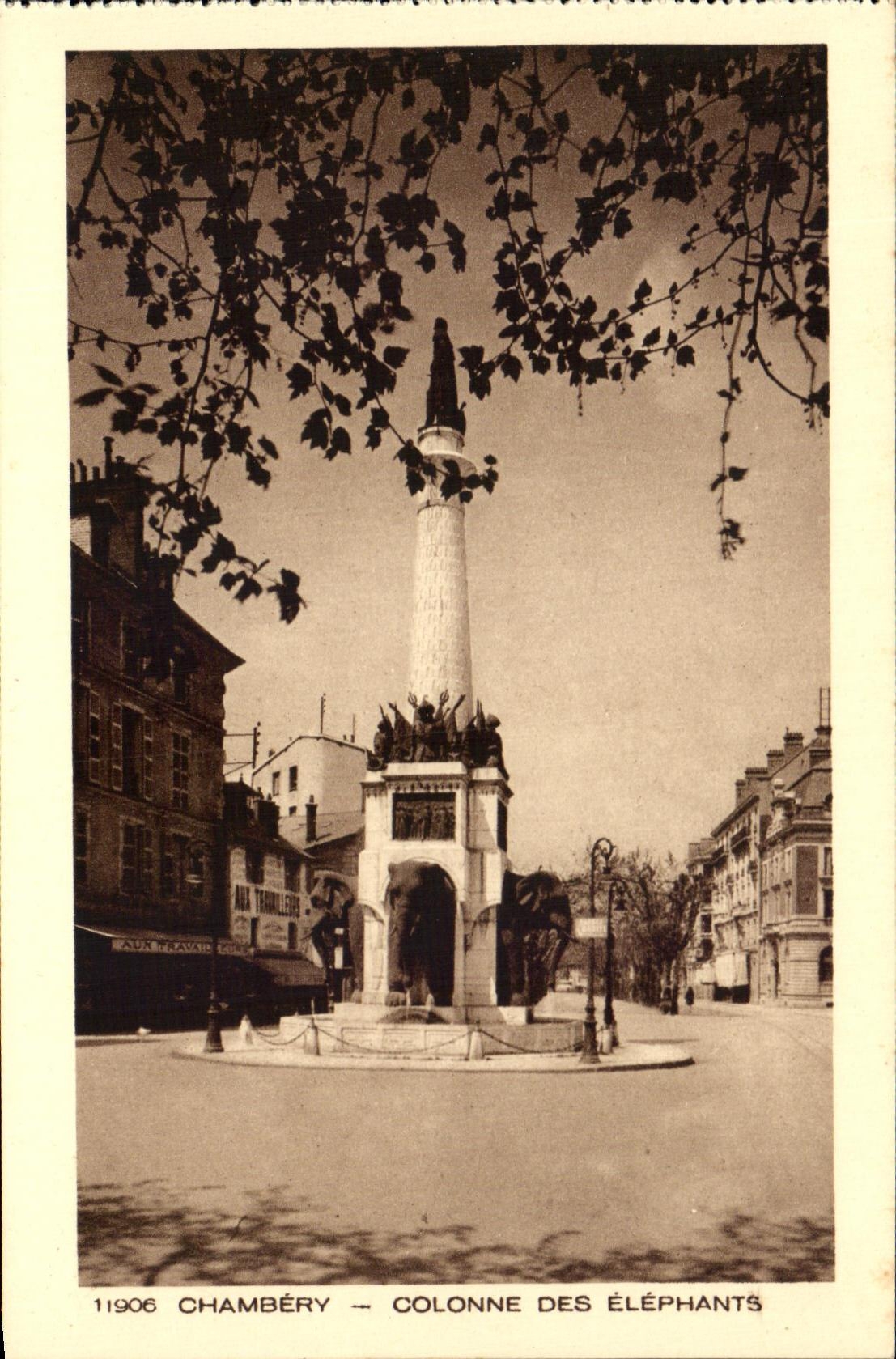 CPA Chambery Colonne Des Elephants