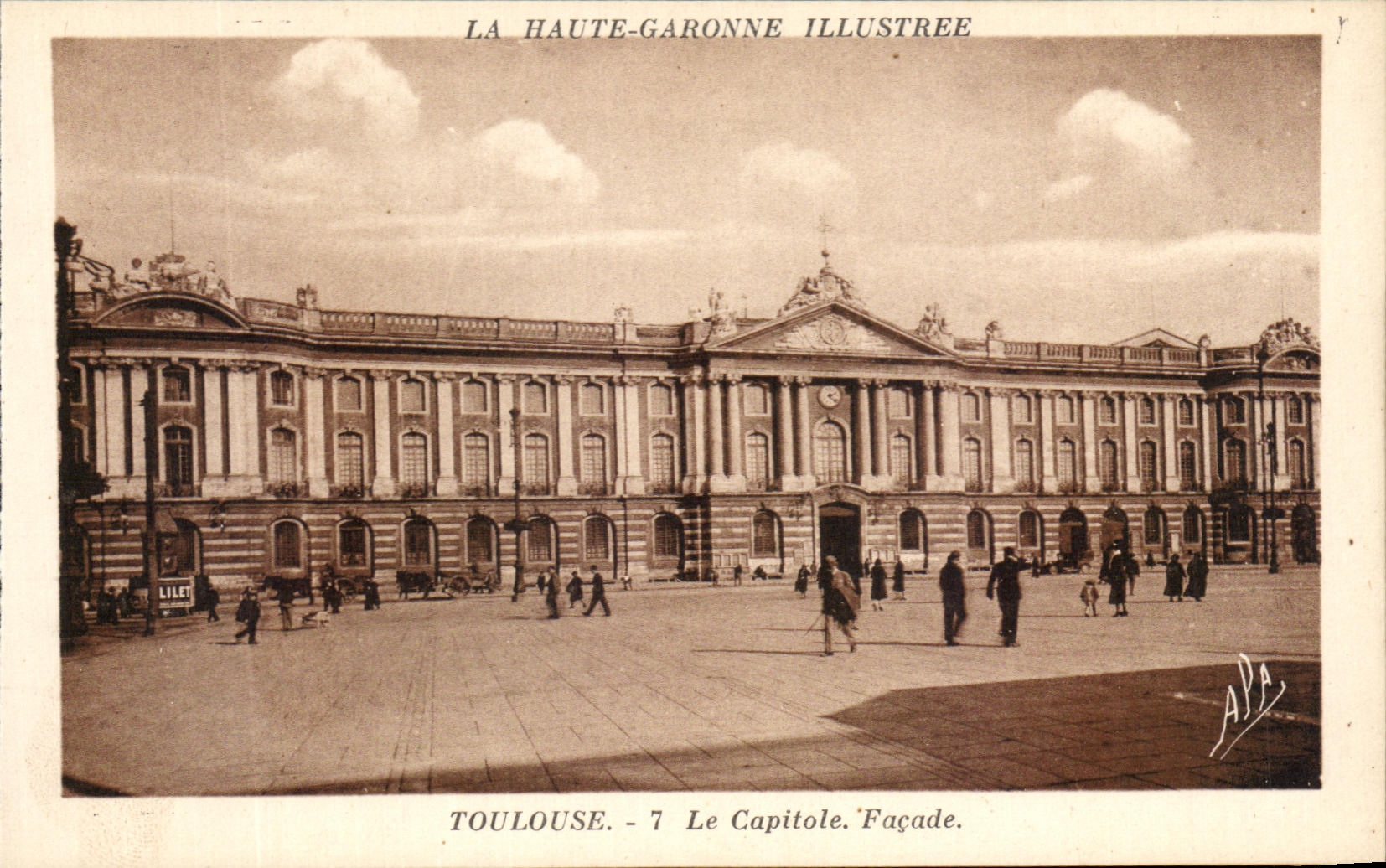 CPA La Haute Garonne Illustree Toulouse Le Capitole Facade