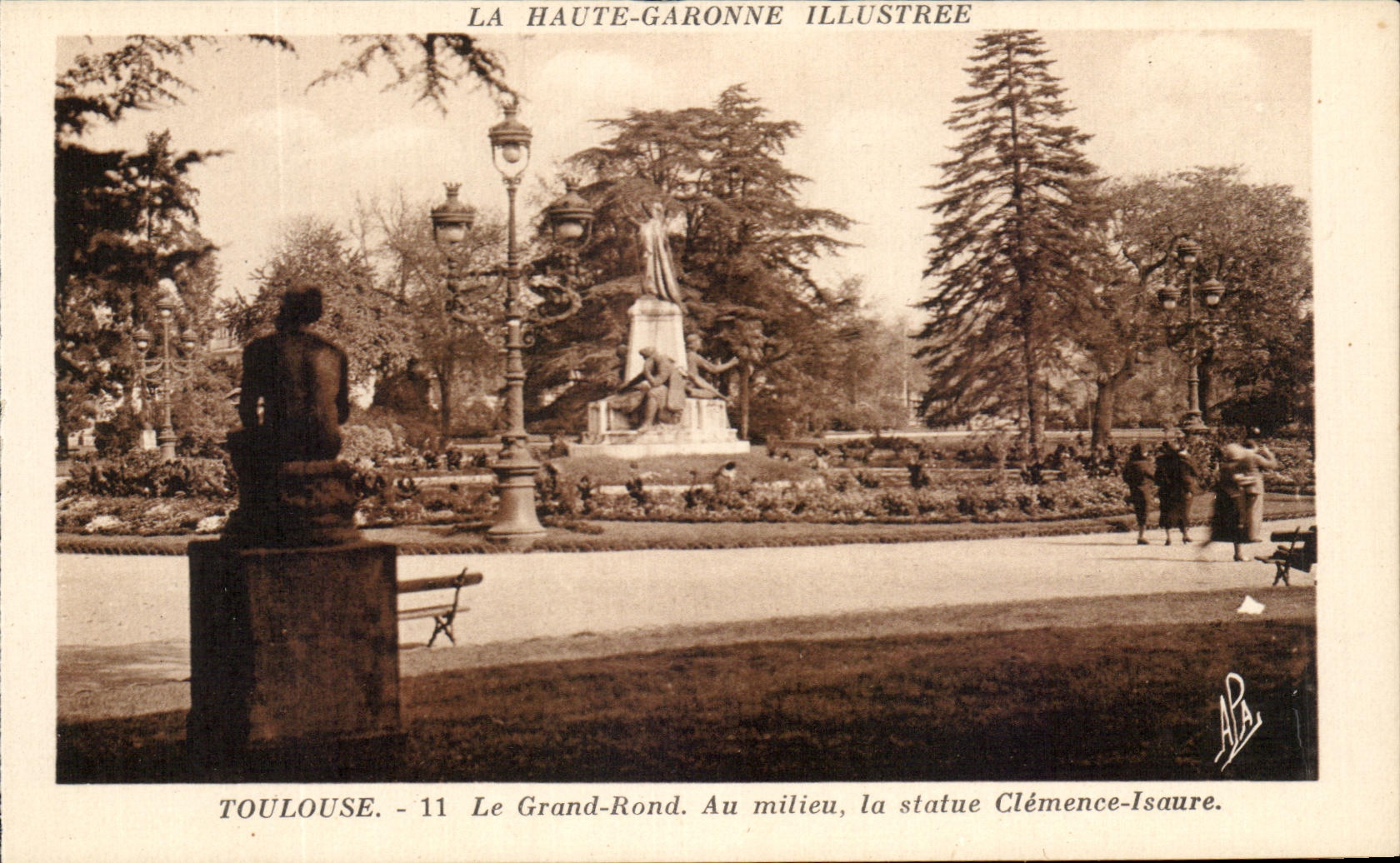 CPA La Haute Garonne Illustree Toulouse Le Grand Rond Au Milieu la Statue Clemence Isaure