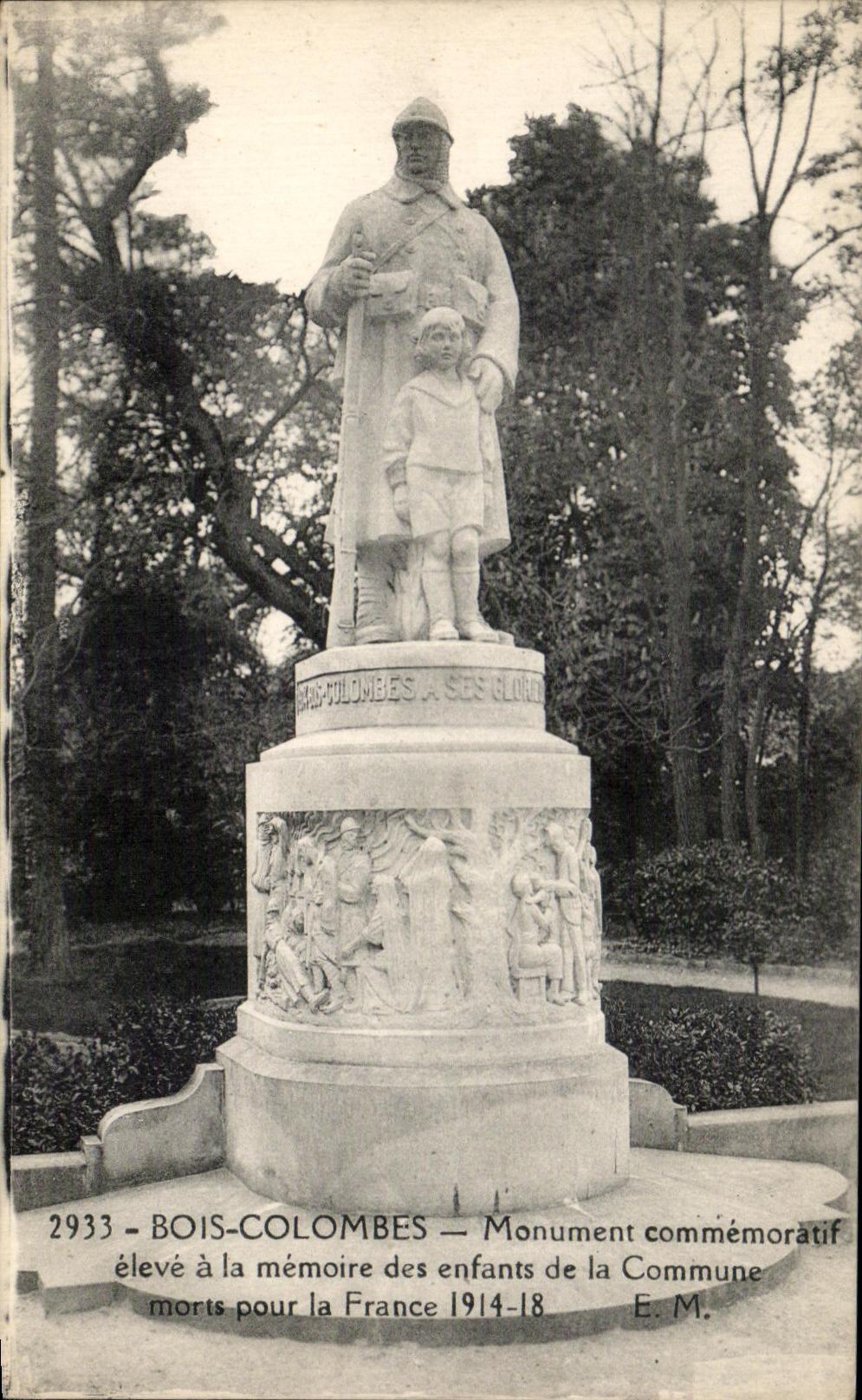 Palomas de madera de la POSTAL de la VENDIMIA conmemorativas con la memoria de los ninos de la comuna