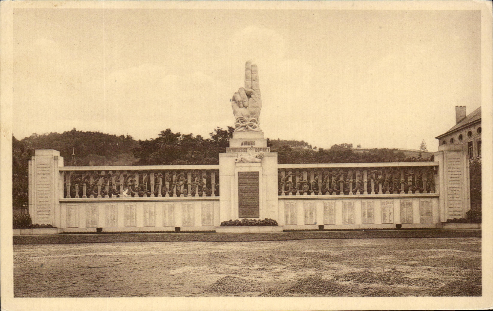 VINTAGE POSTCARD Dining National Monument Militaria