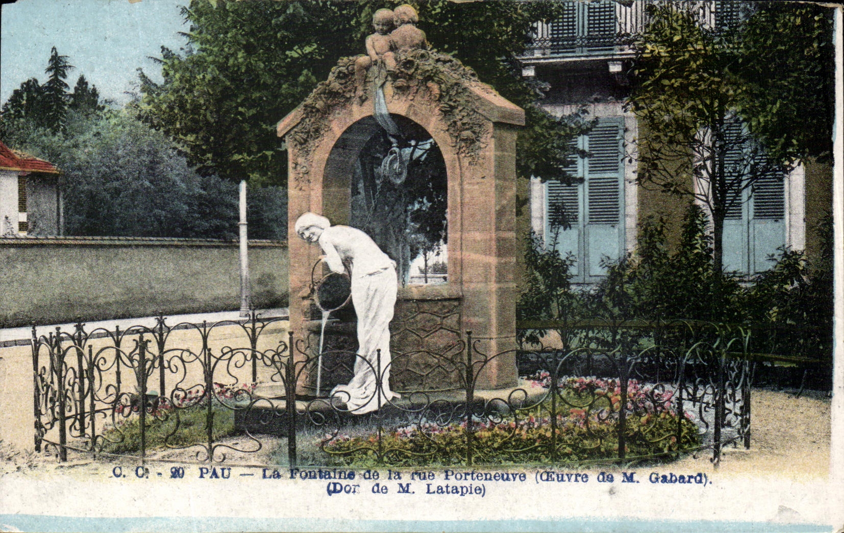 VINTAGE POSTCARD Pau the Fountain of the Street Porteneuve