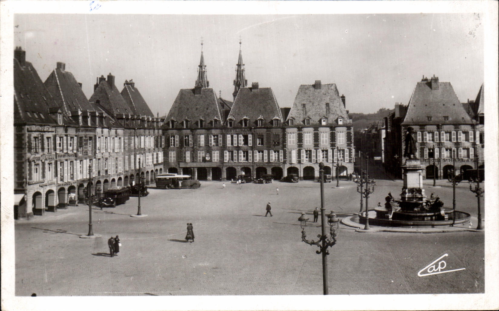 CPA Charleville Place Ducale Statue de Charles de Gonzague