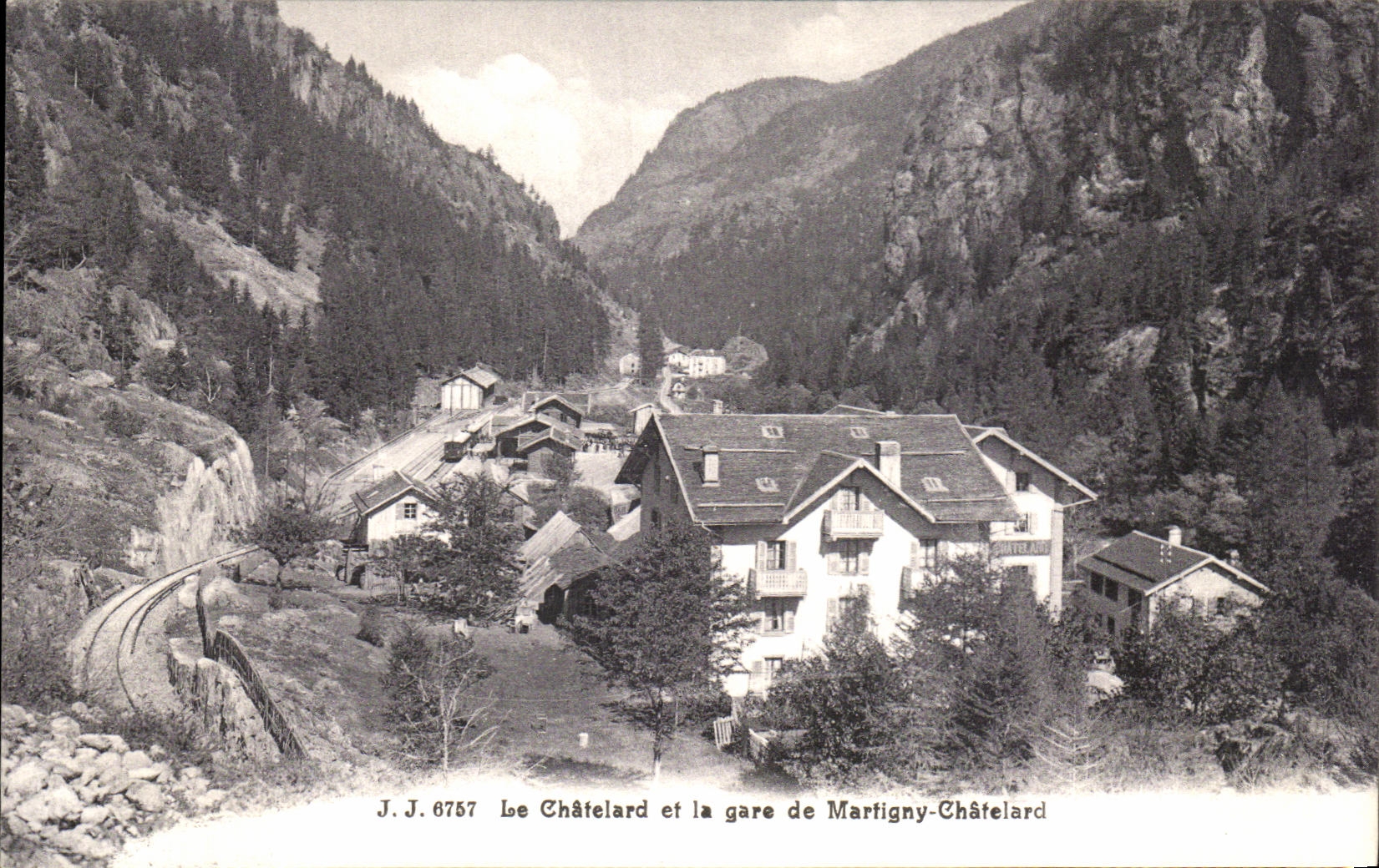 CPA Le Chatelard Et La Gare De Martigny Chatelard