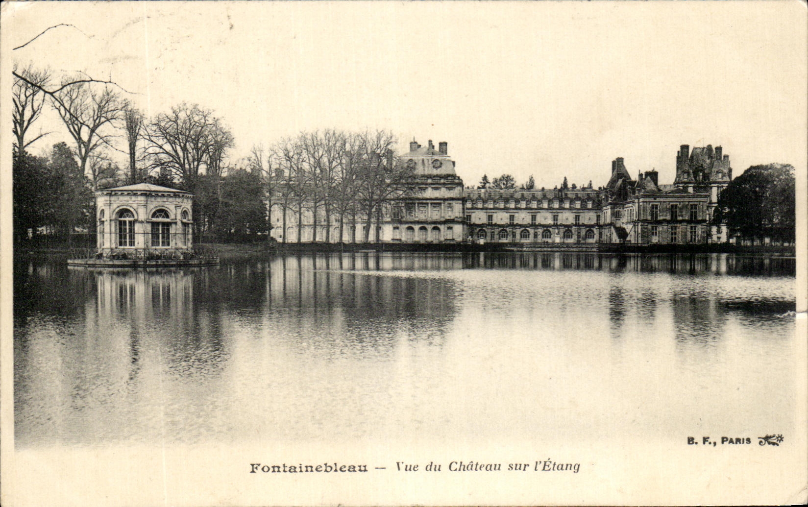 VINTAGE POSTCARD Fontainebleau Seen Of the Castle On L Pond