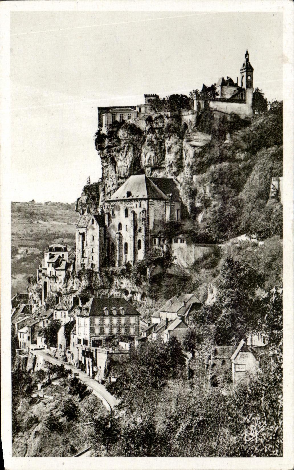 CPA Rocamadour et Le Rocher Surplombant La Ville