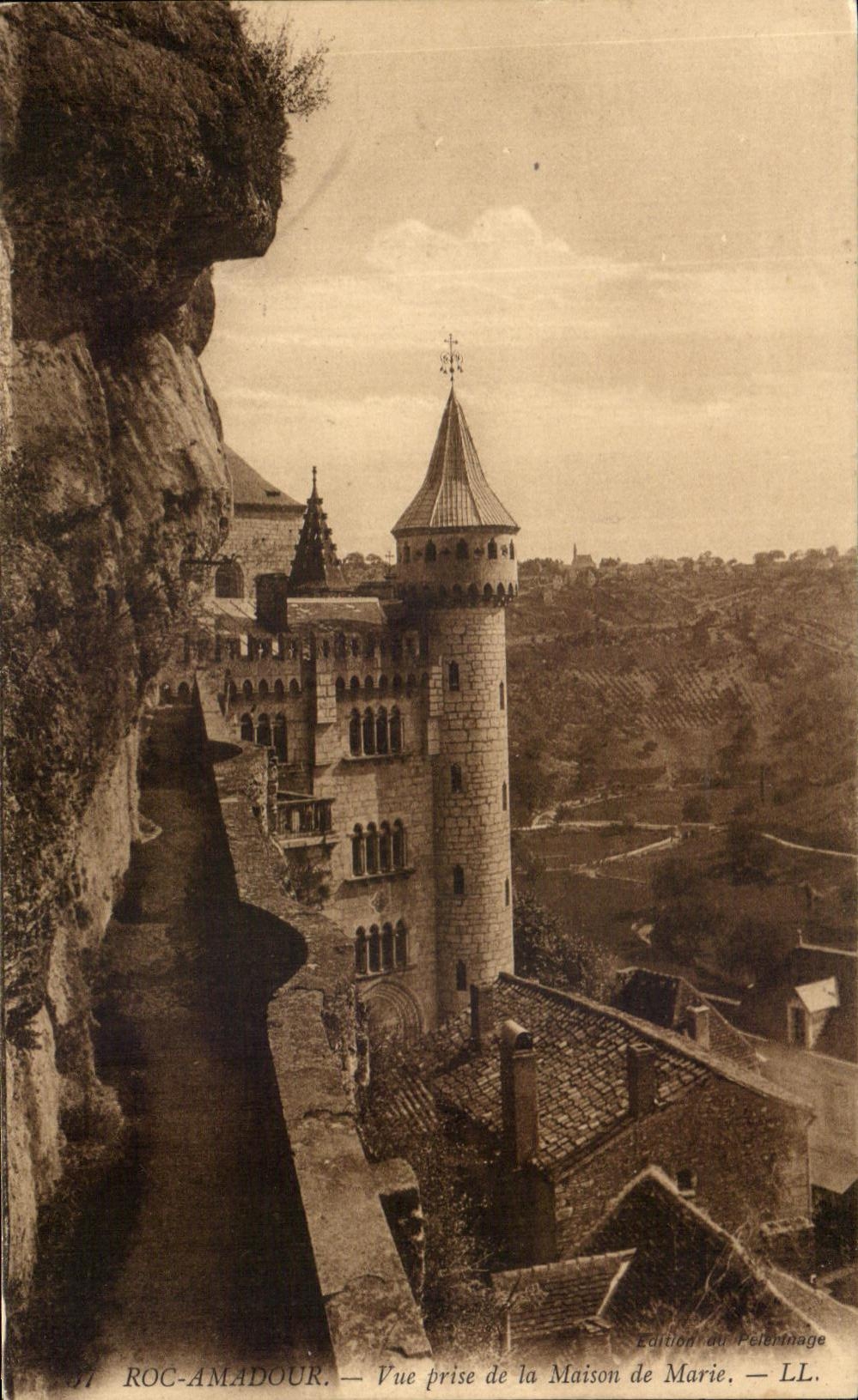 CPA Roc Amadour Vue Prise de La Maison de Marie