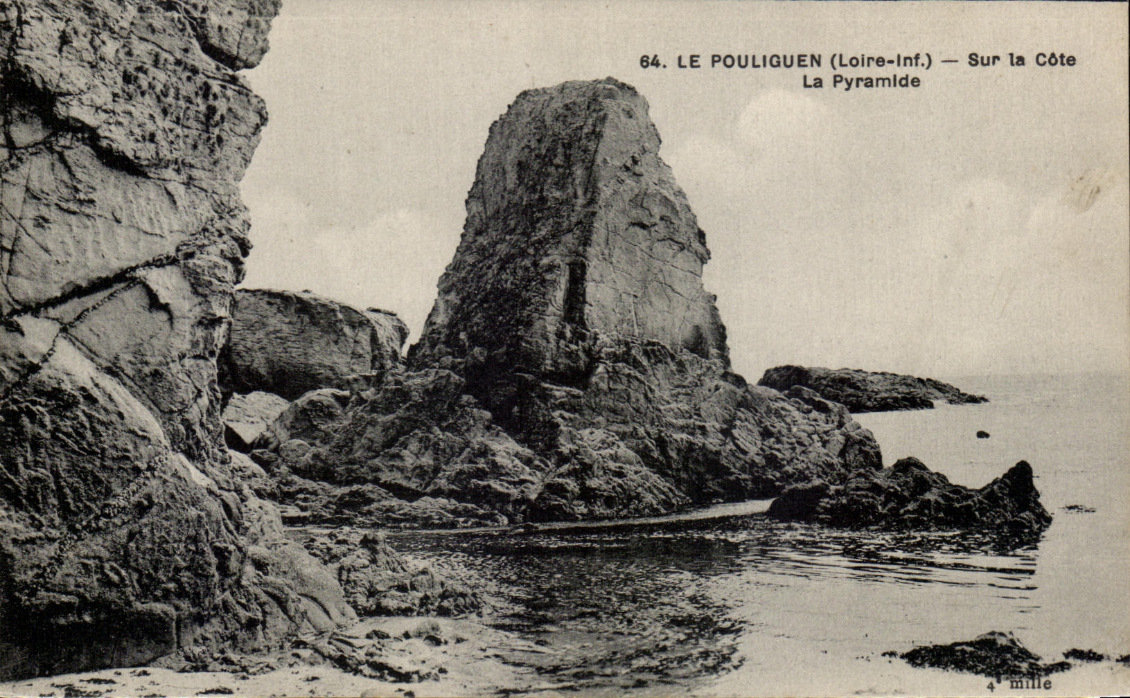 VINTAGE POSTCARD Pouligen On the Dimension the Pyramid