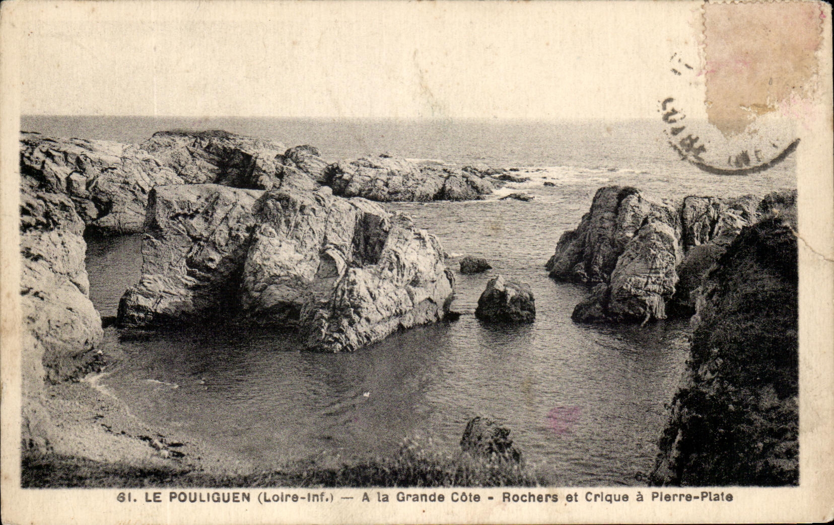 VINTAGE POSTCARD Pouliguen With the Great Dimension Rocks and Split has Pierre Plate