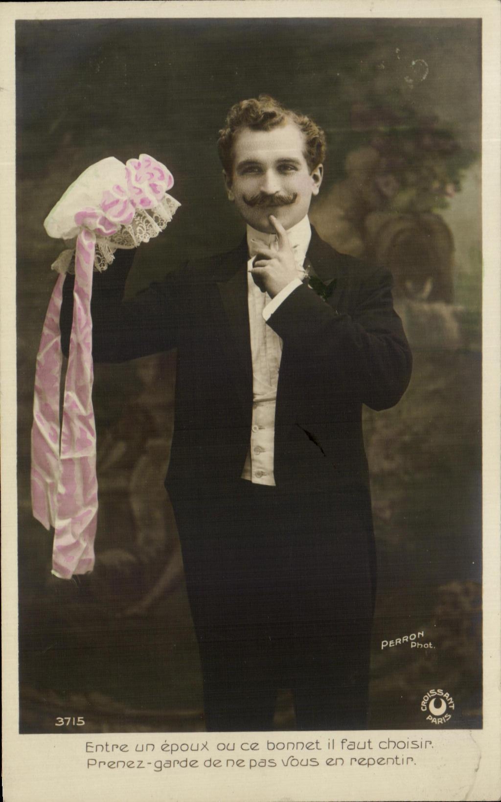 VINTAGE POSTCARD Between a Husband Or This Bonnet it Is necessary to choose Homme