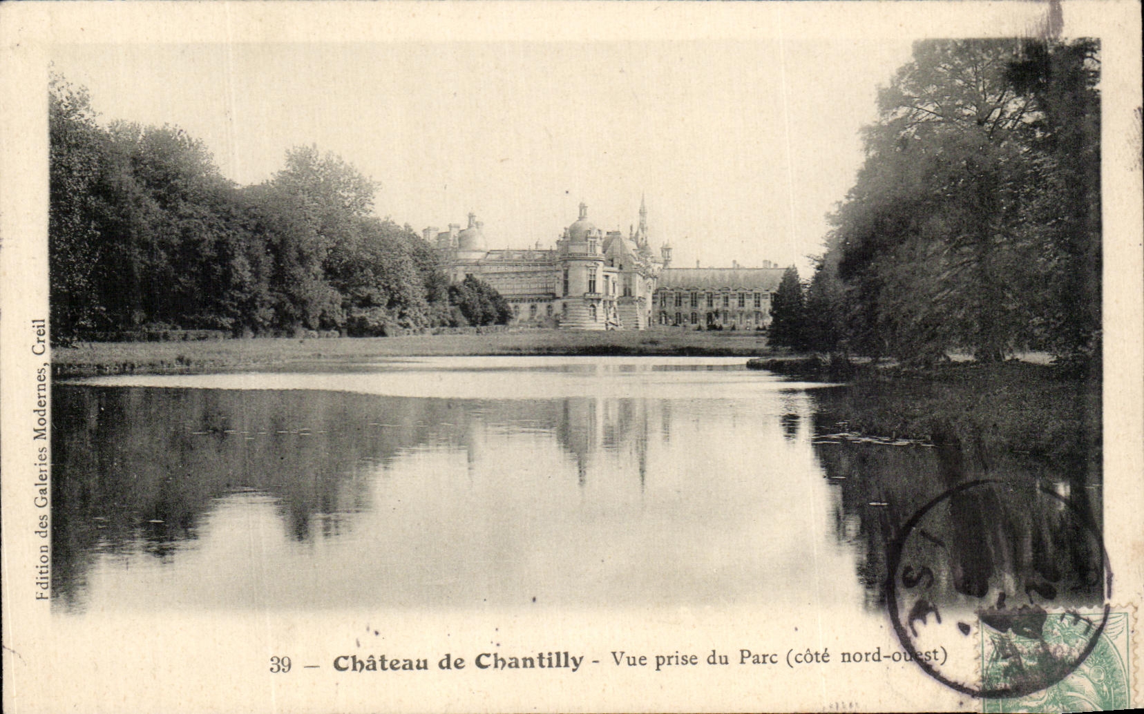 CPA Chateau de Chantilly Vue Prise du Parc