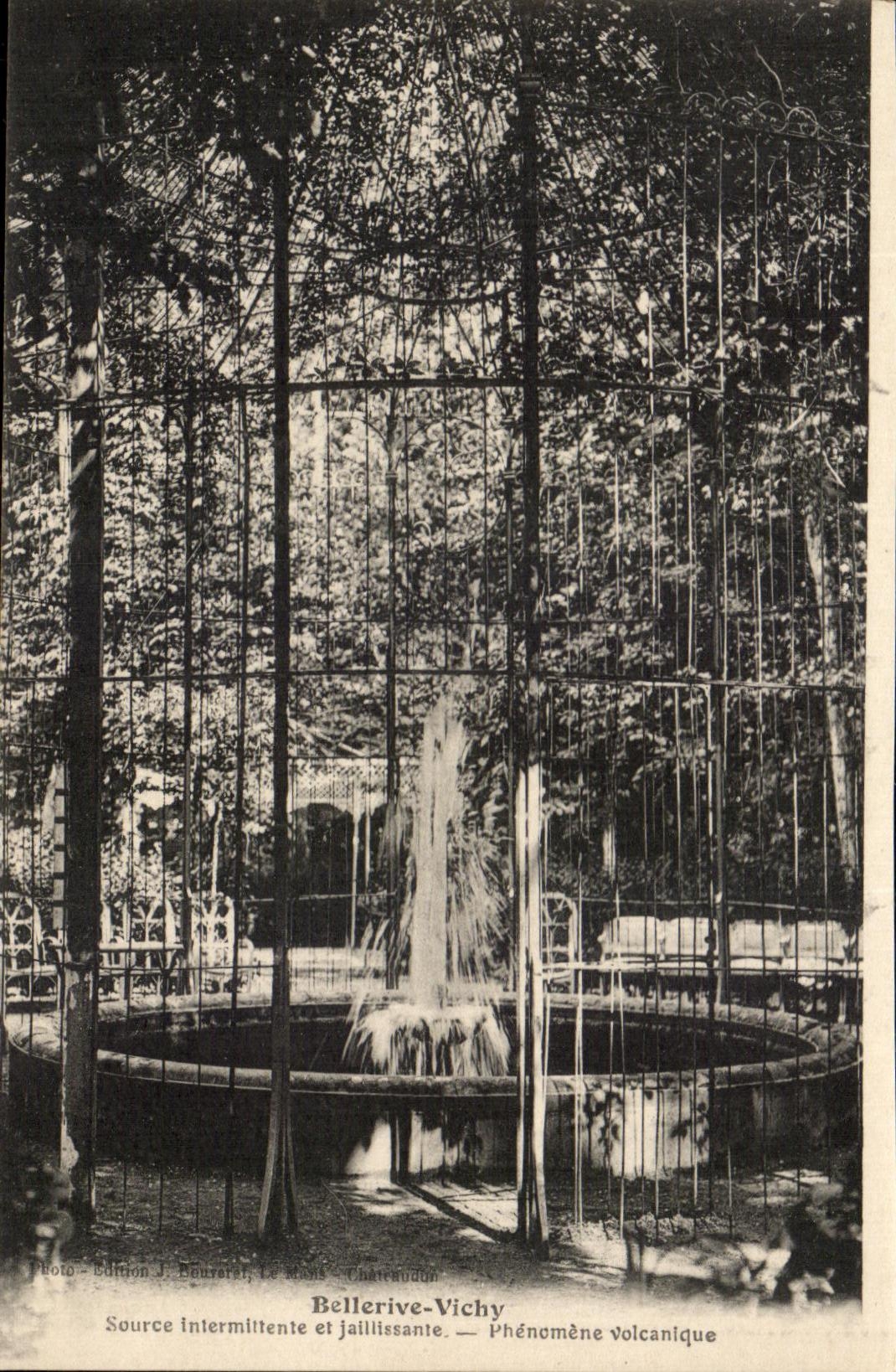 CPA Bellerive Vichy Source Interittente et Jaillisante Phenomene Volcanique