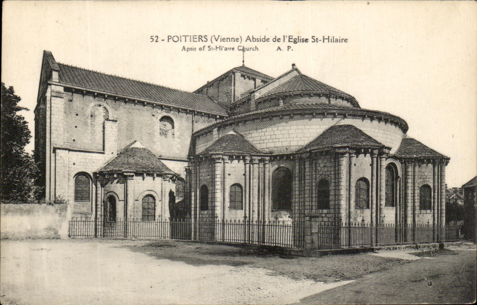 CPA Poitiers Abside de L Eglise St Hilaire