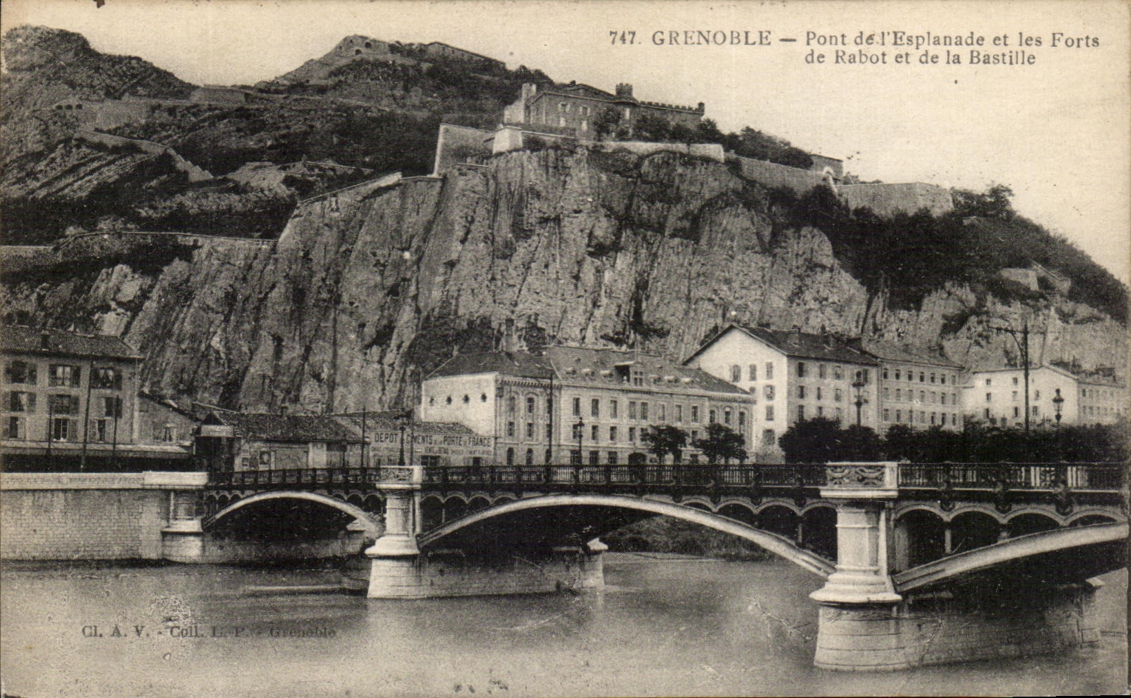 VINTAGE POSTCARD Grenoble Bridge of L Esplanade and Forts of Plane and the Bastille