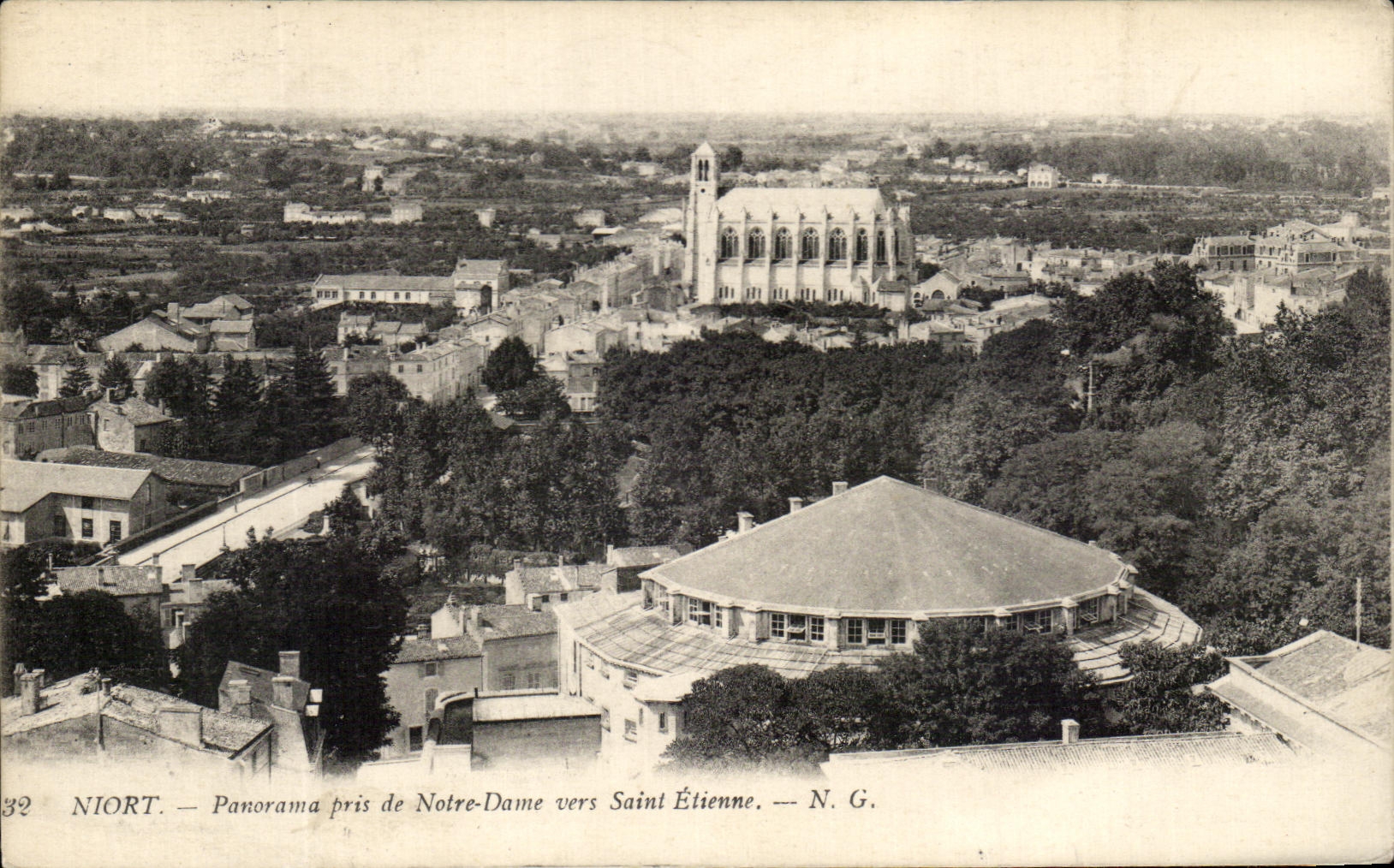 Panorama de Niort de la POSTAL de la VENDIMIA tomado de Notre Dame Etienne Saint