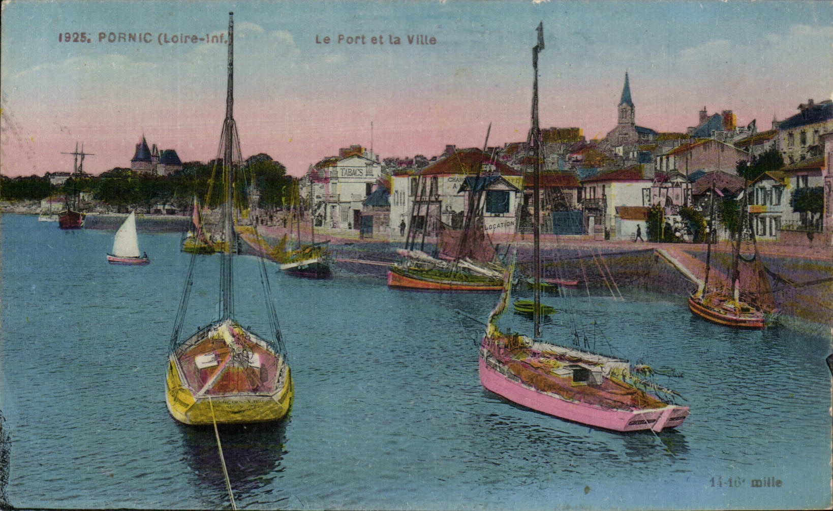 CPA Pornic Le Port Et La Ville Bateaux