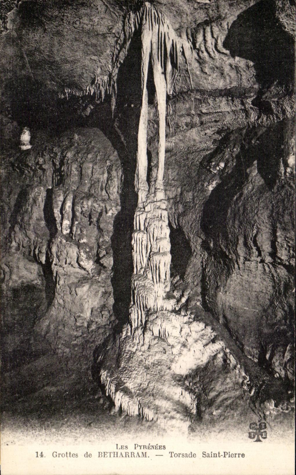 VINTAGE POSTCARD Grottes of Holy Betharram Torsade hones