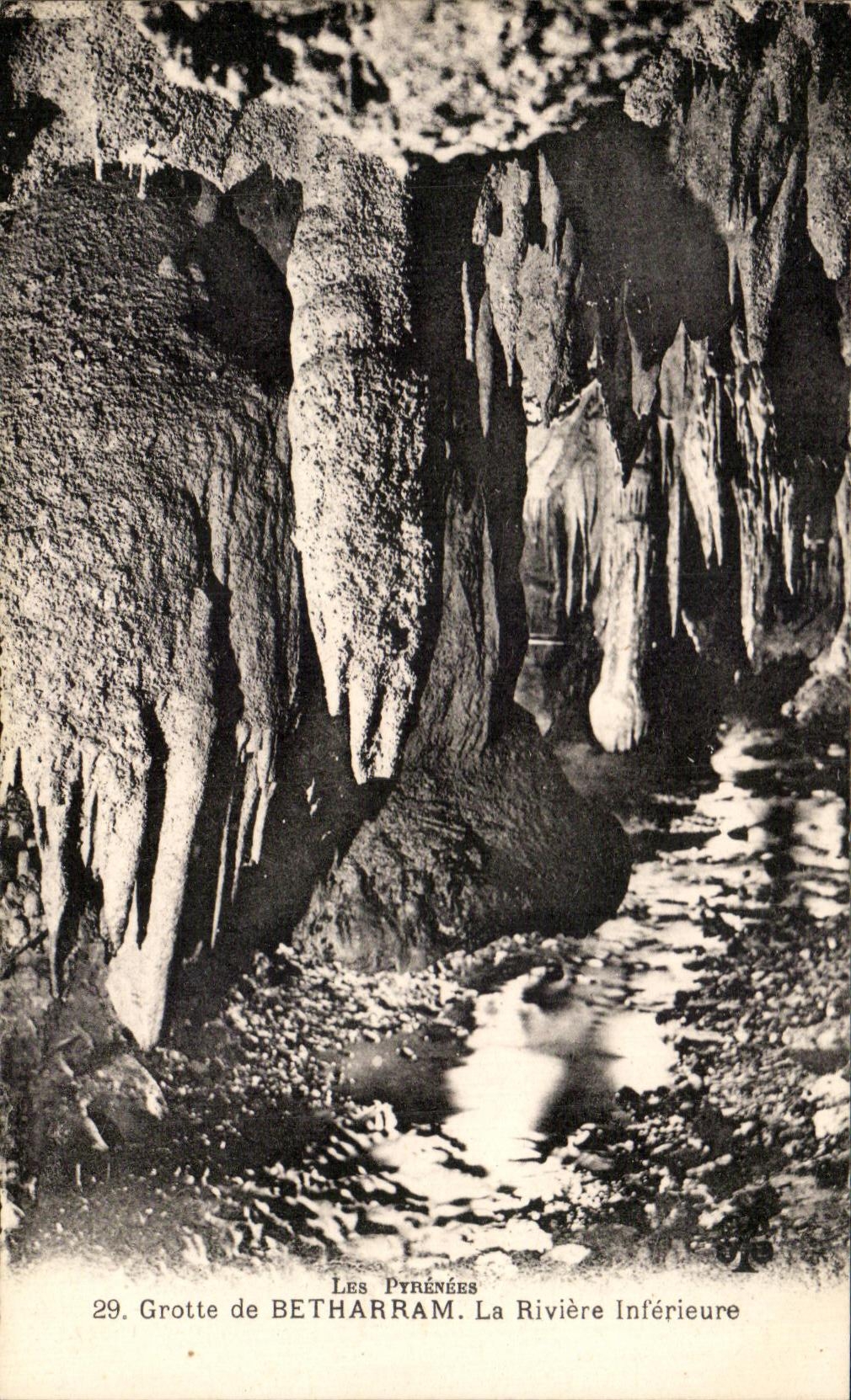VINTAGE POSTCARD Caves De Betharram the interior river