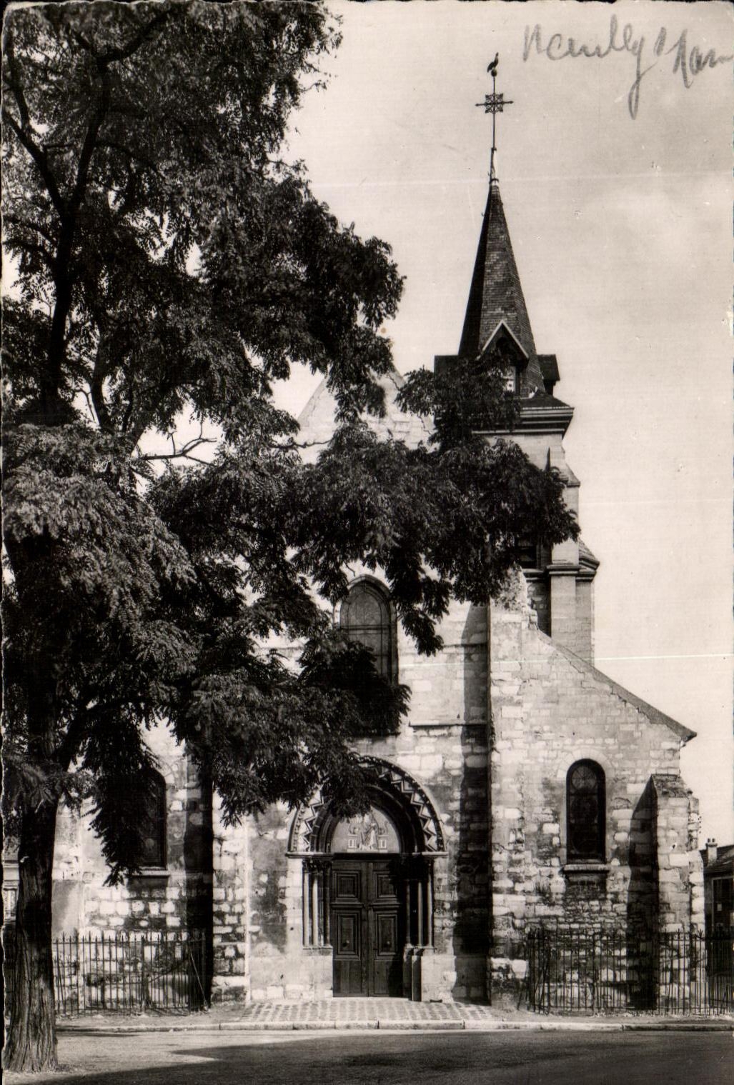 CPSM Neuilly On the Marne L Church