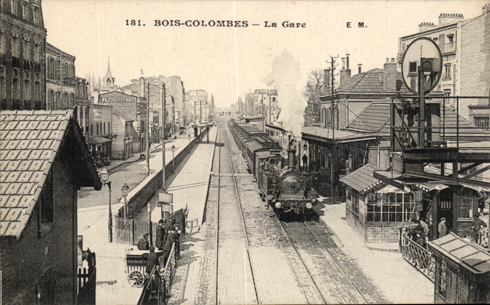 VINTAGE POSTCARD Wood Doves Train station Train TOP