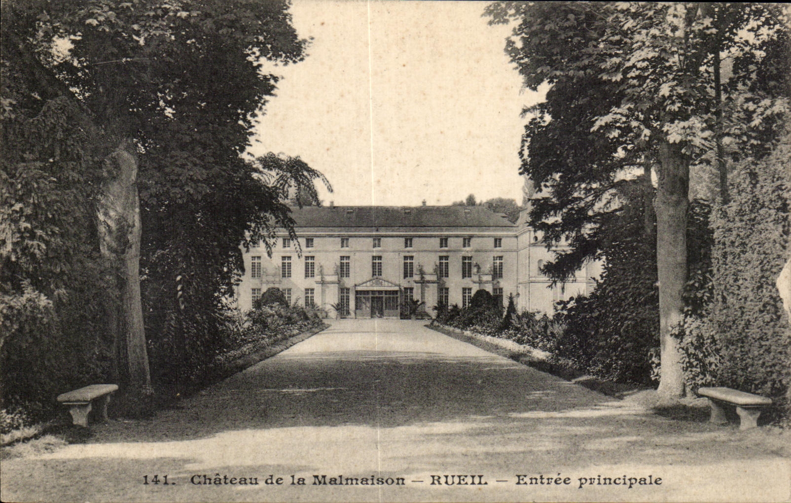 VINTAGE POSTCARD Rueil Main entrance Castle of Malmaison