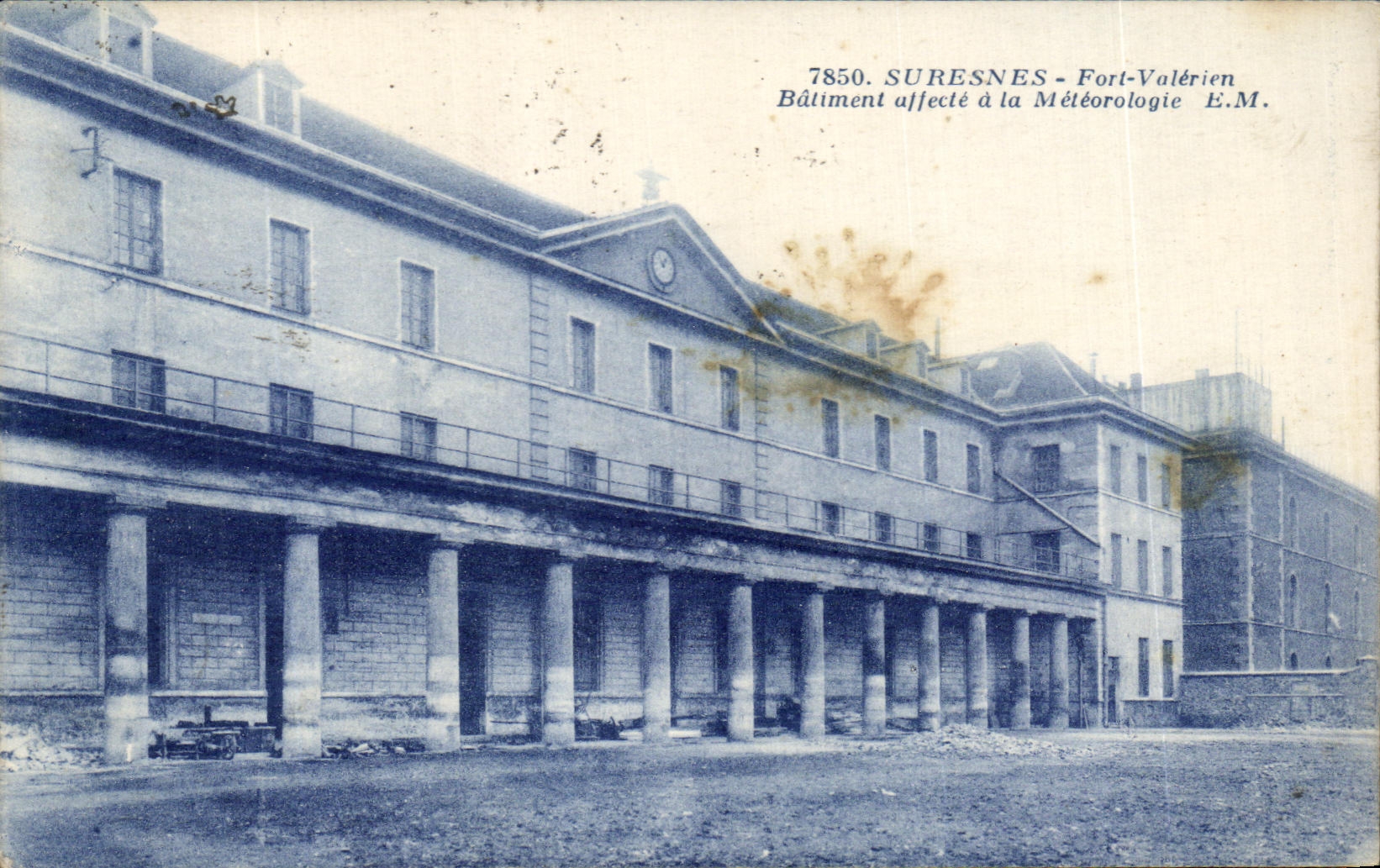 La POSTAL Suresnes Fort Valerien Batiment de la VENDIMIA asigna a la meteorologia