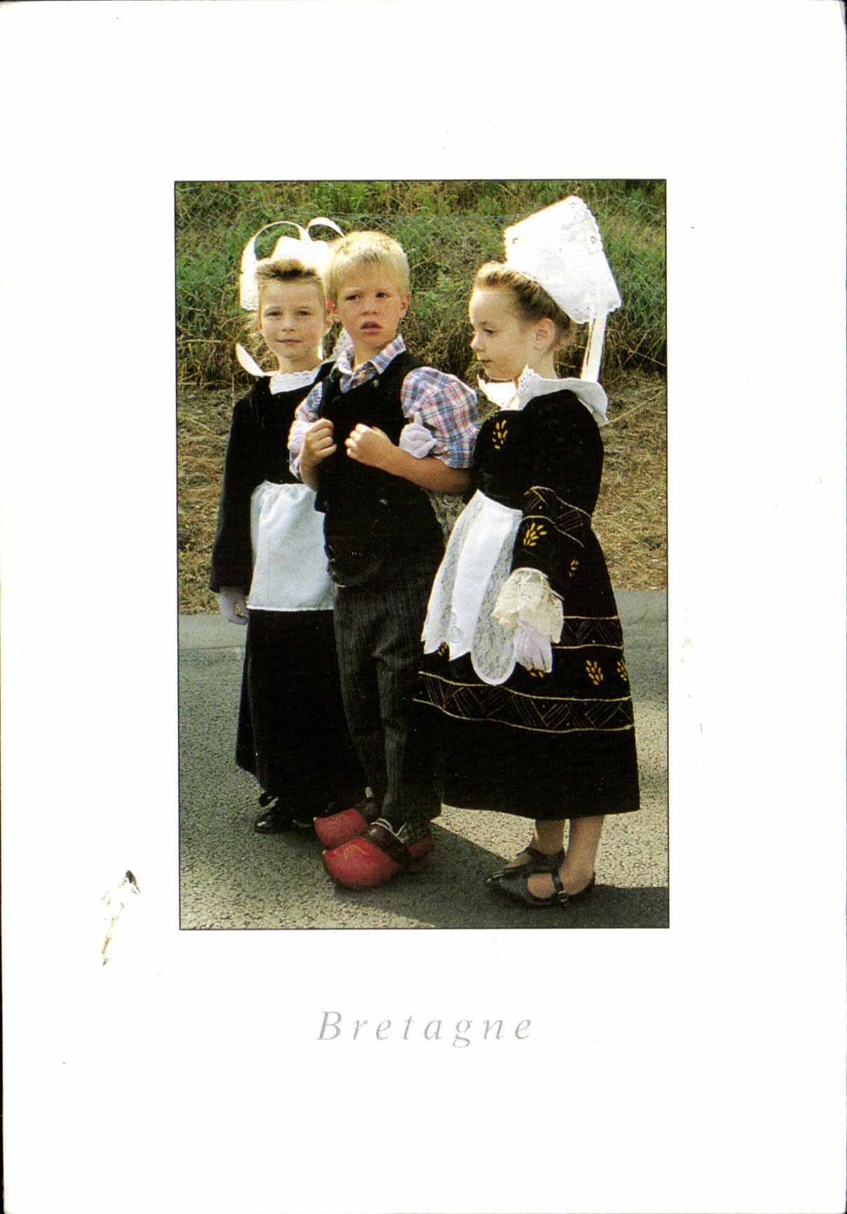 MODERN CARD In Brittany Costumes Of the Area D Eiffant Children Folklore