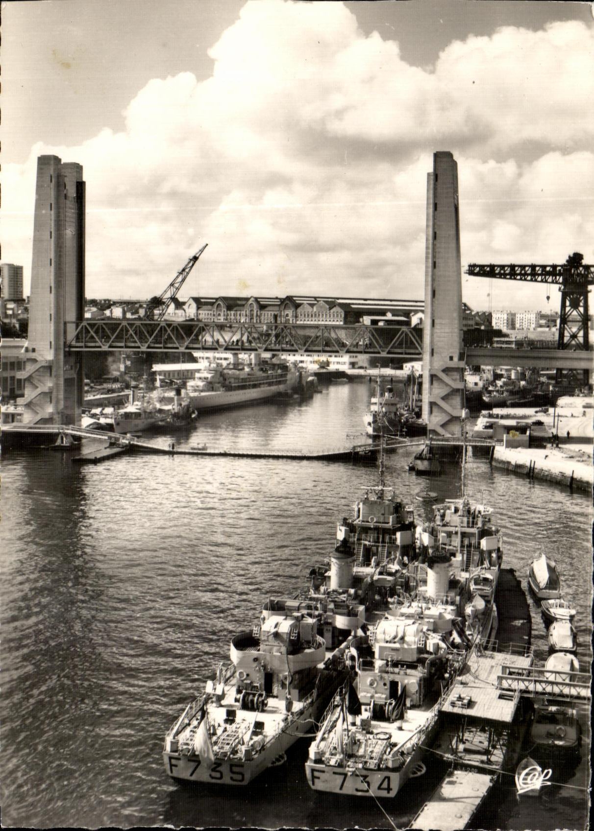 CPA Brest Le Pont De Recouvrance Bateau