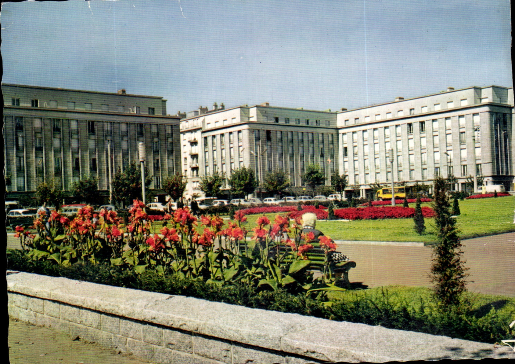 CPM La Bretagne En Couleurs Brest Place de La Liberte