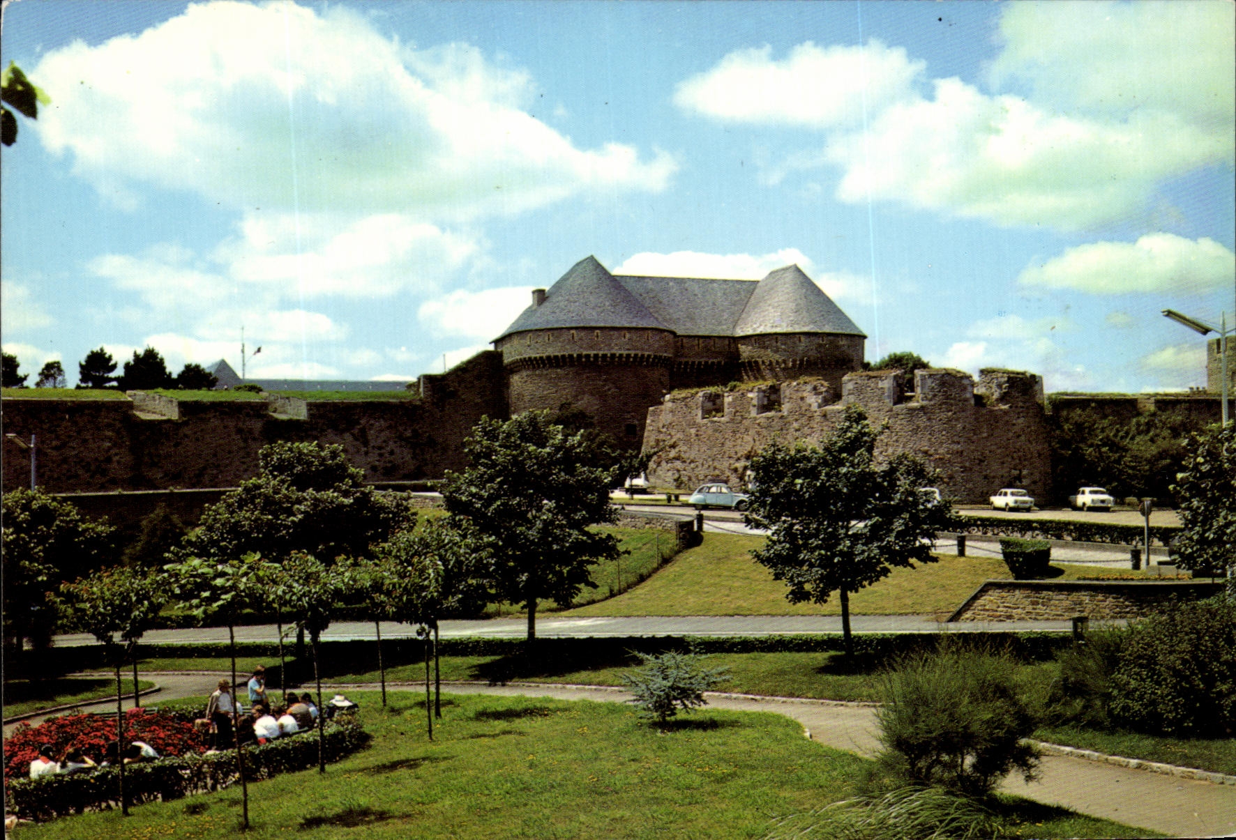 CPM En Bretagne Brest Grand Porte de Guerre Et De Commerce