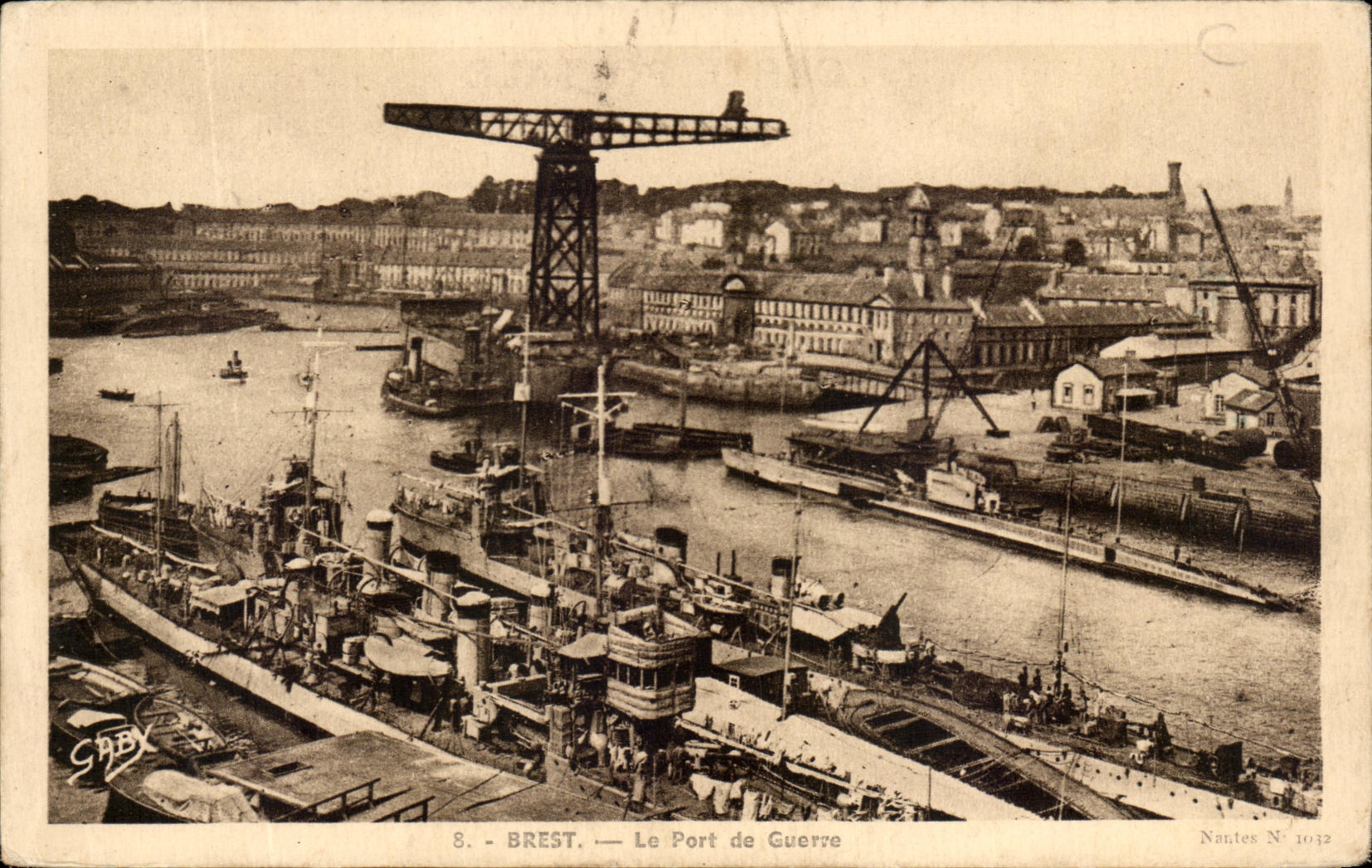 CPA Brest Le Port De Guerre Bateaux