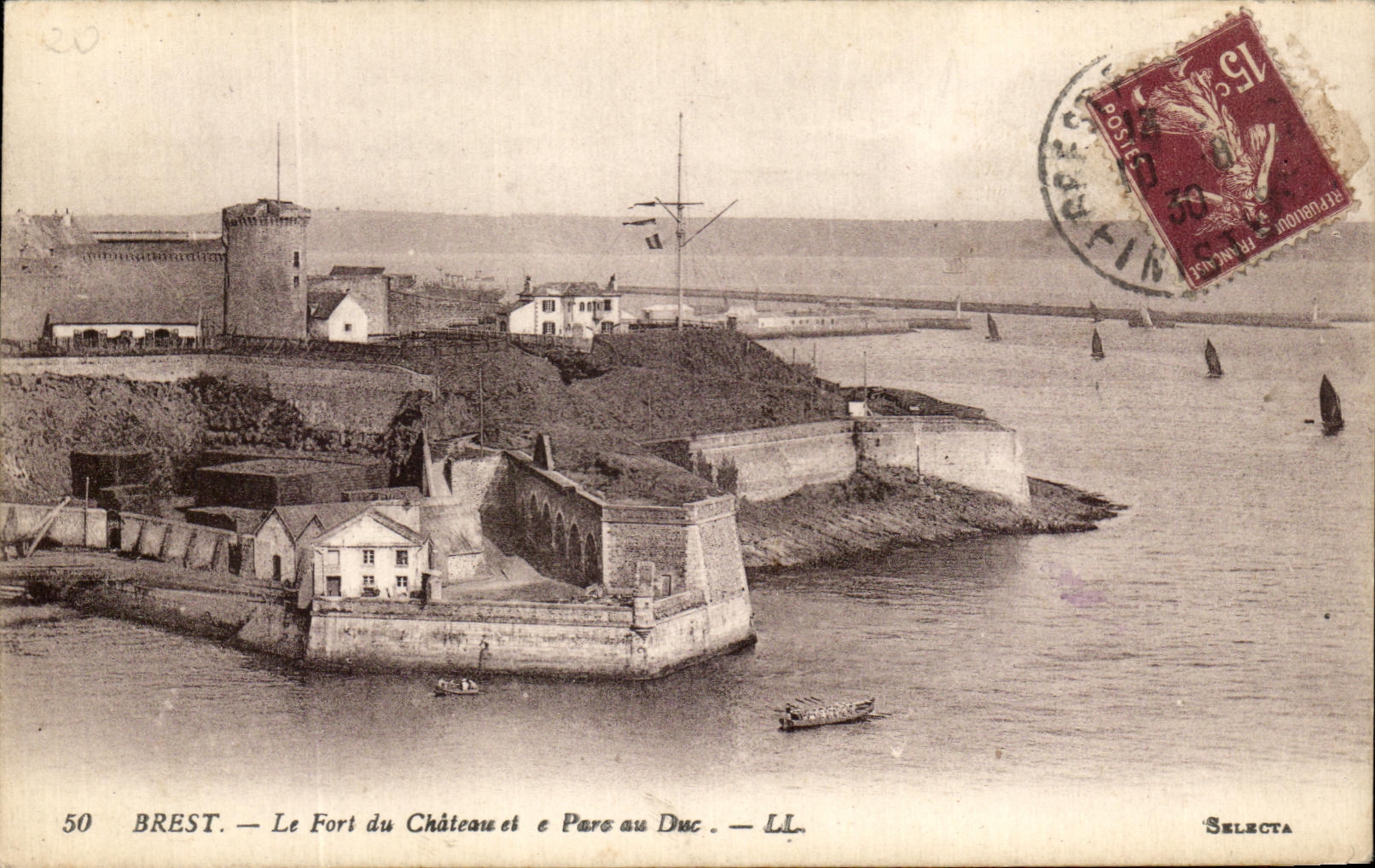 CPA Brest La Fort Du Chateau Et Parc au Duc 