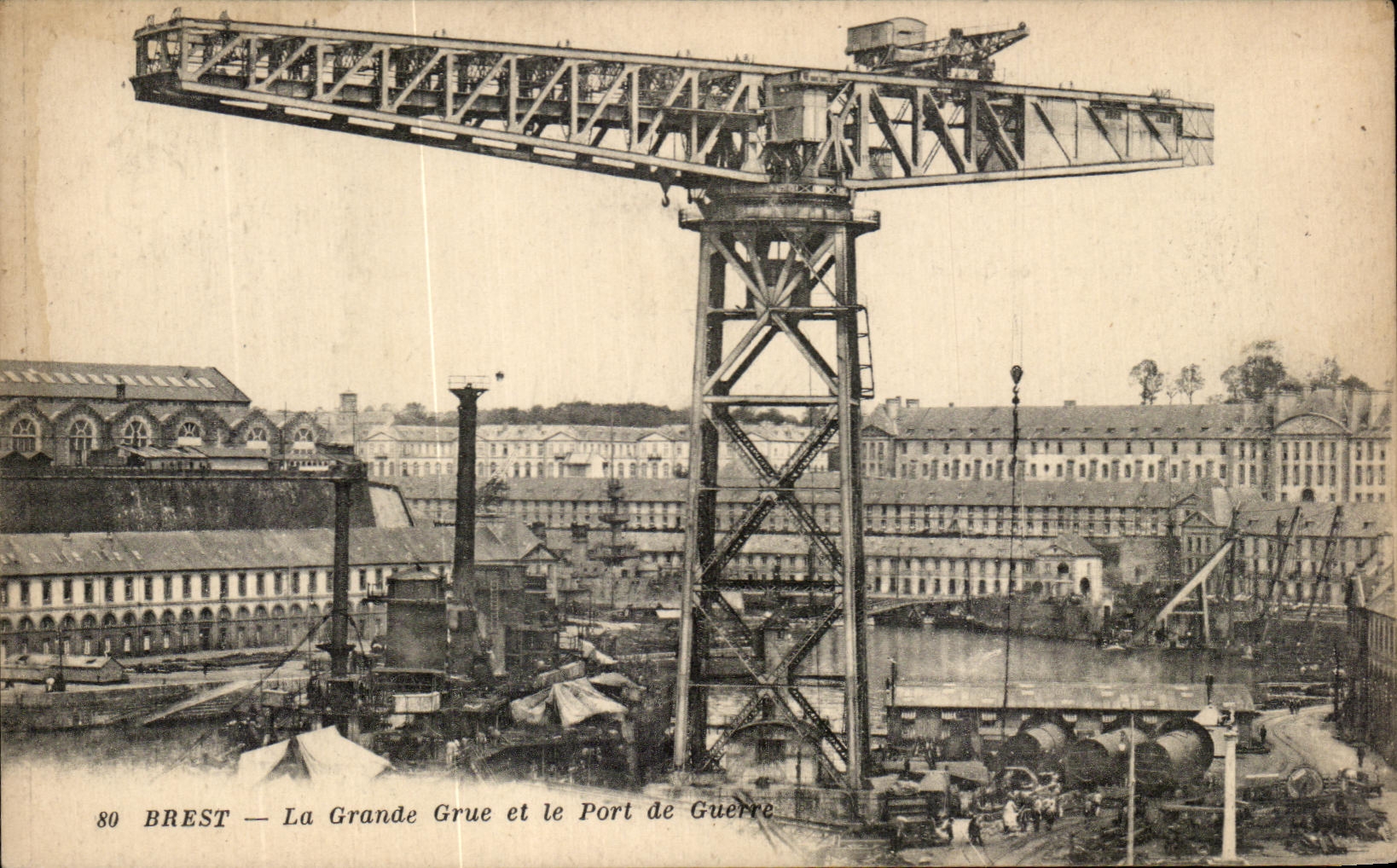 CPA Brest La Grand Grue et Le port de Guerre Bateaux