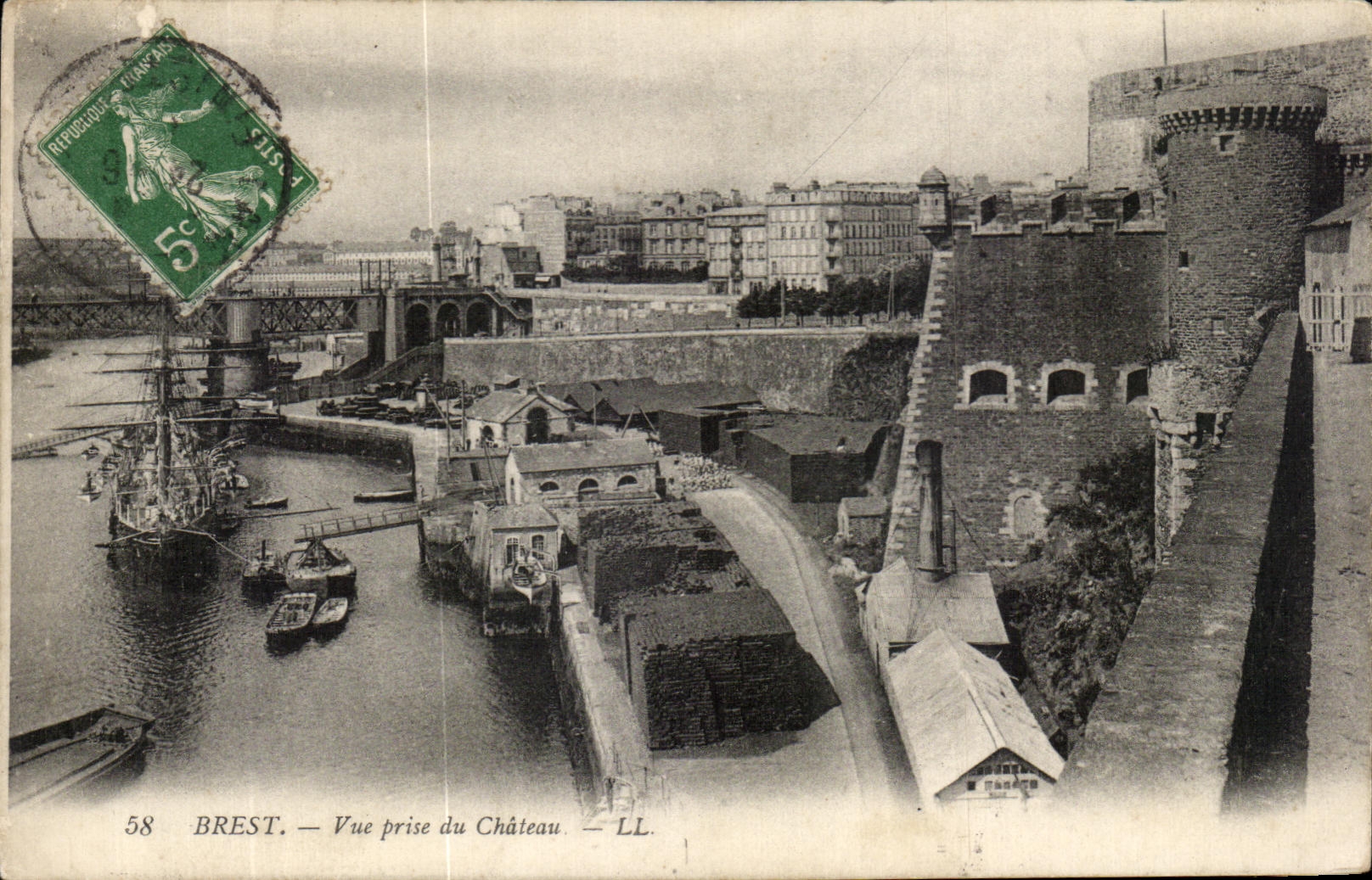 CPA Brest Vue Prise du Chateau Bateau