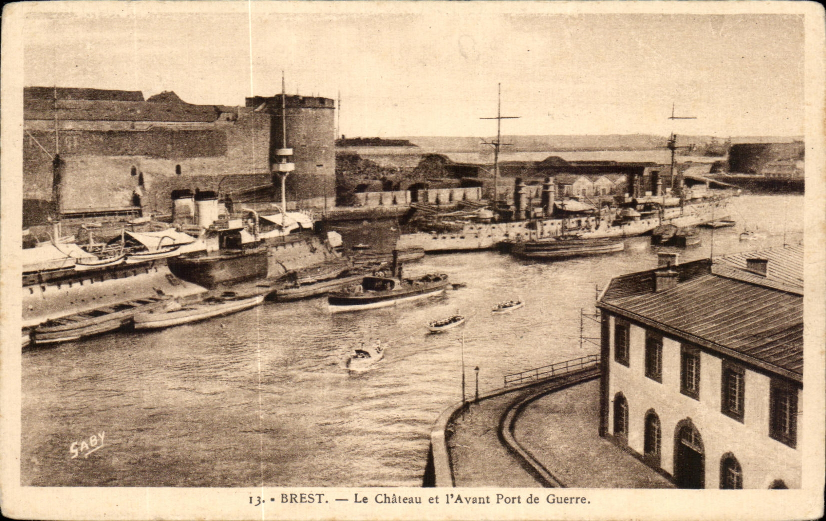 CPA Brest Le Chateau et L Avant Port de Guerre Bateaux