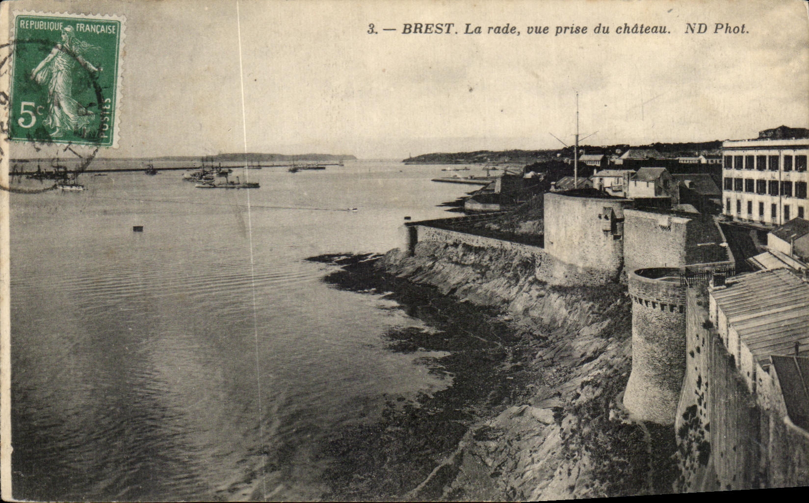 CPA Brest Le rade Vue Prise du Chateau 