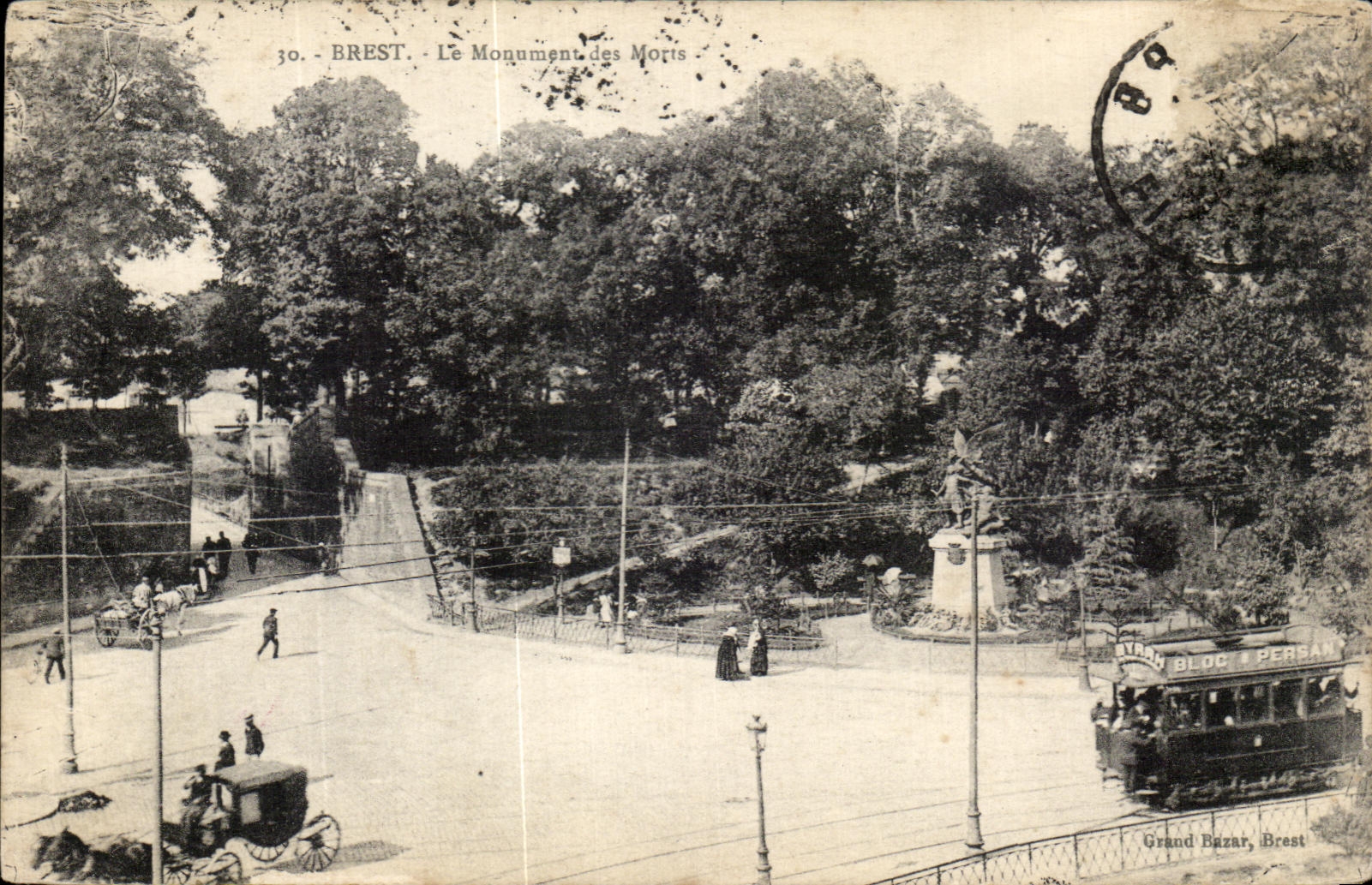 CPA Environs Le Monument des morts