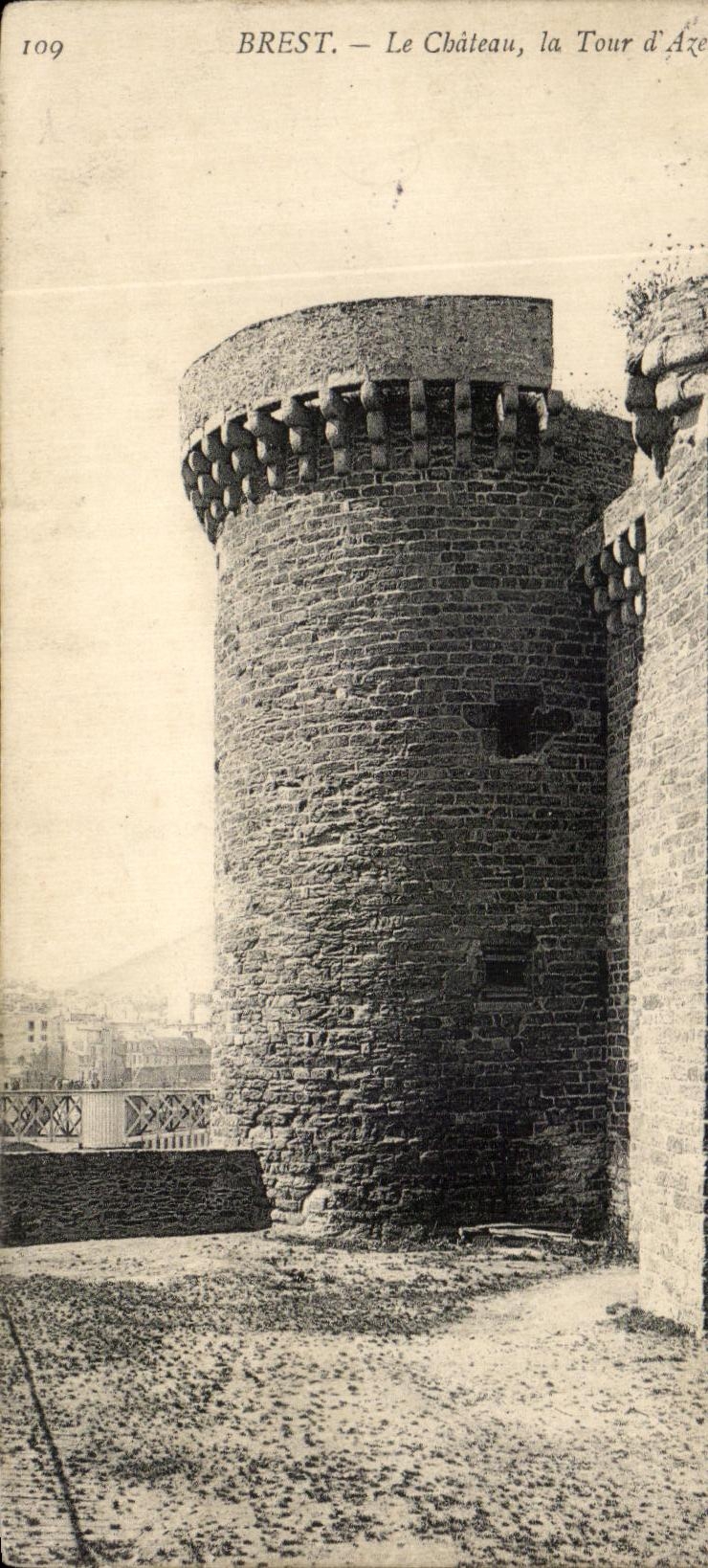 CPA Brest Le Chateau La Tour d Azenor