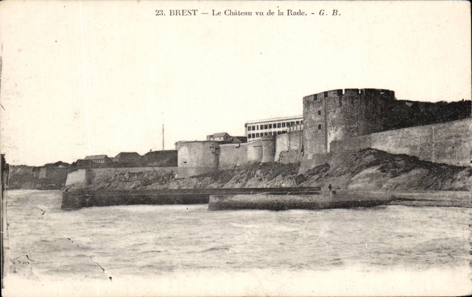 CPA Brest Le Chateau Vu du de la Rade 