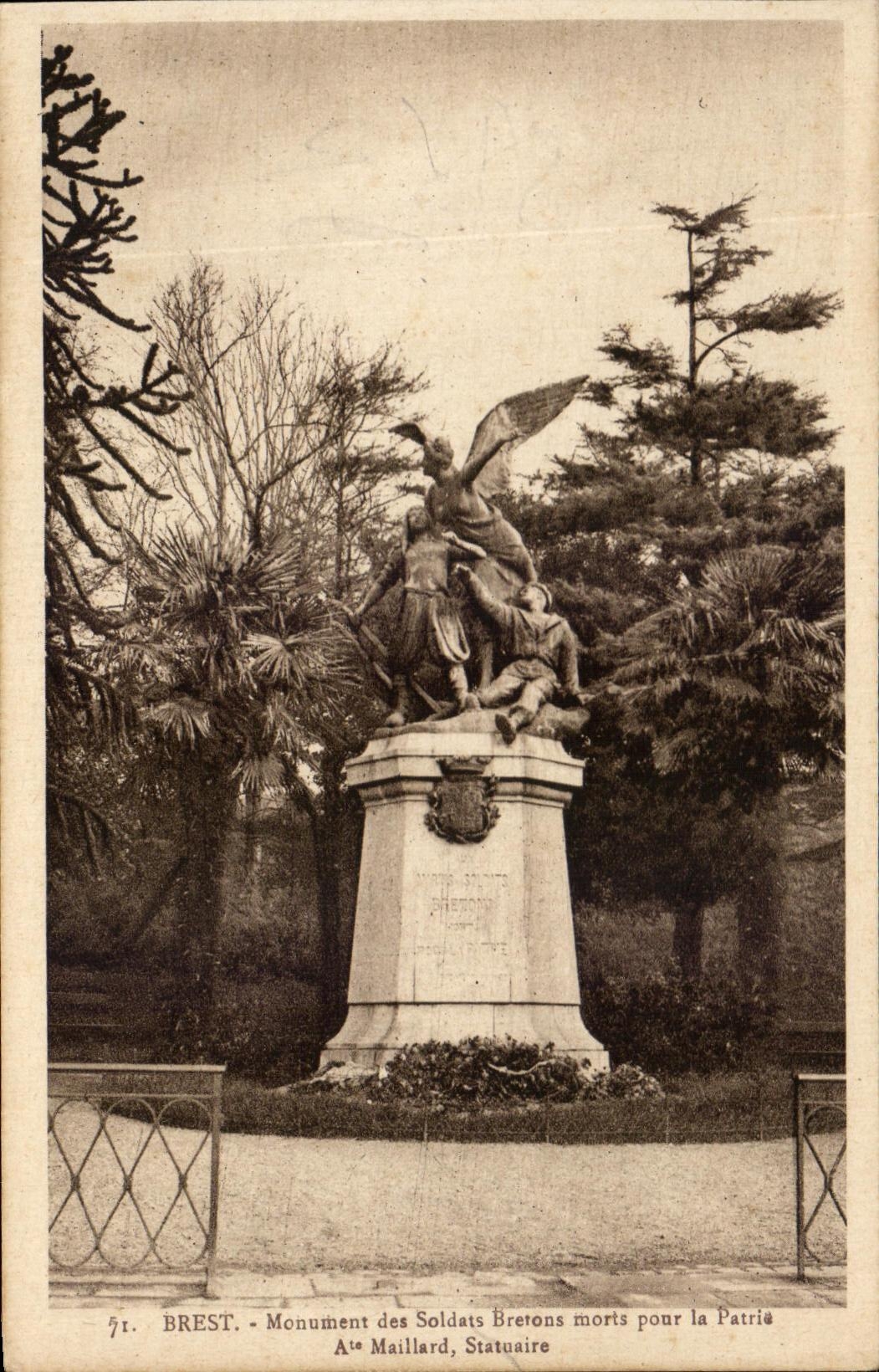 CPA Brest Monument des Soldats Bretons Morts Pour La Patrie Militaria