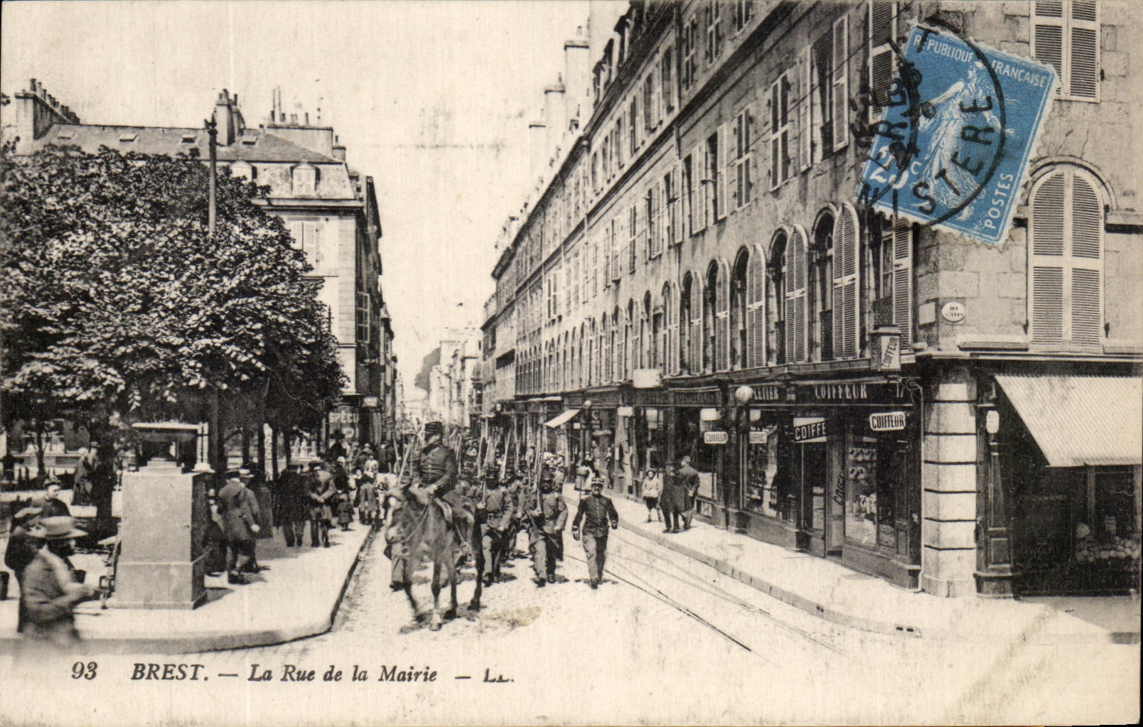 CPA Brest La Rue de La Mairie Militaria
