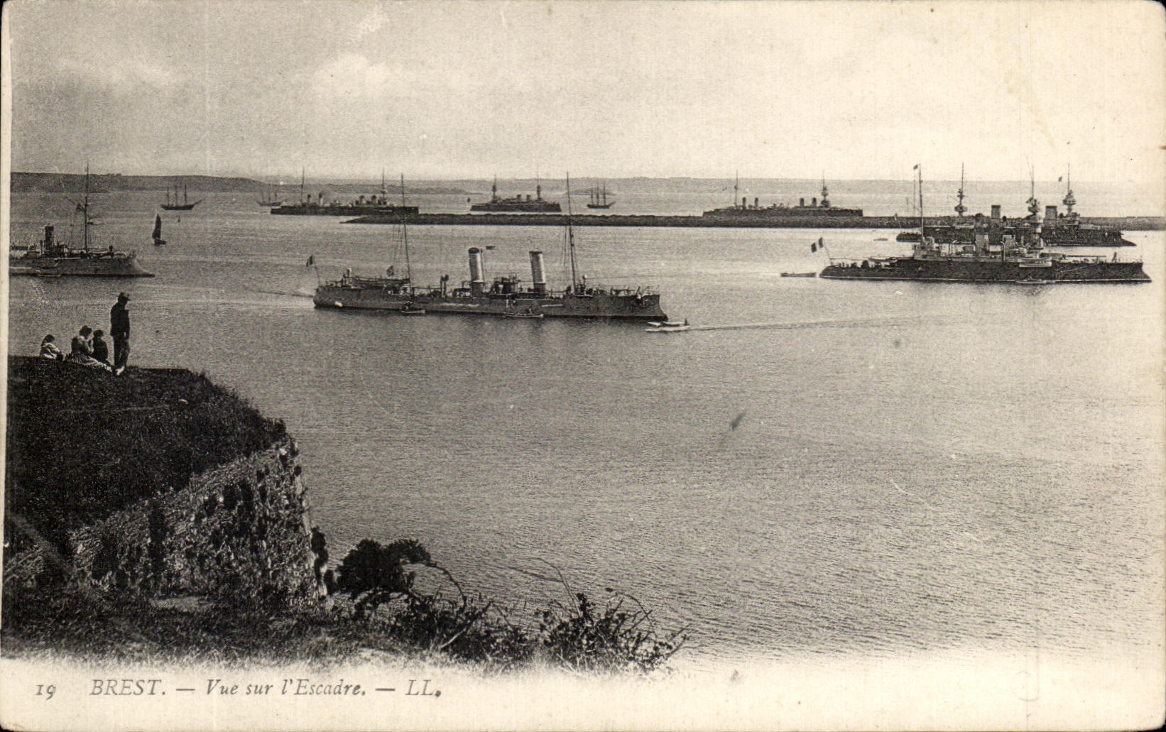 CPA Brest Vue Sur L Escadre Bateaux