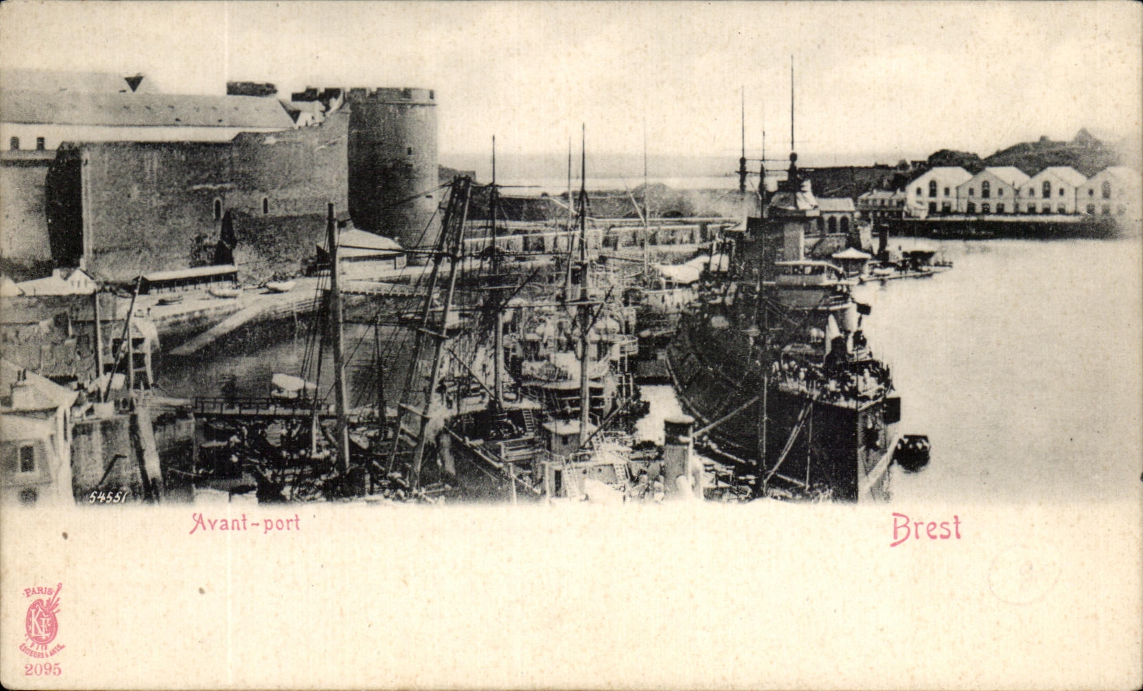 CPA Avant Port Brest Bateau