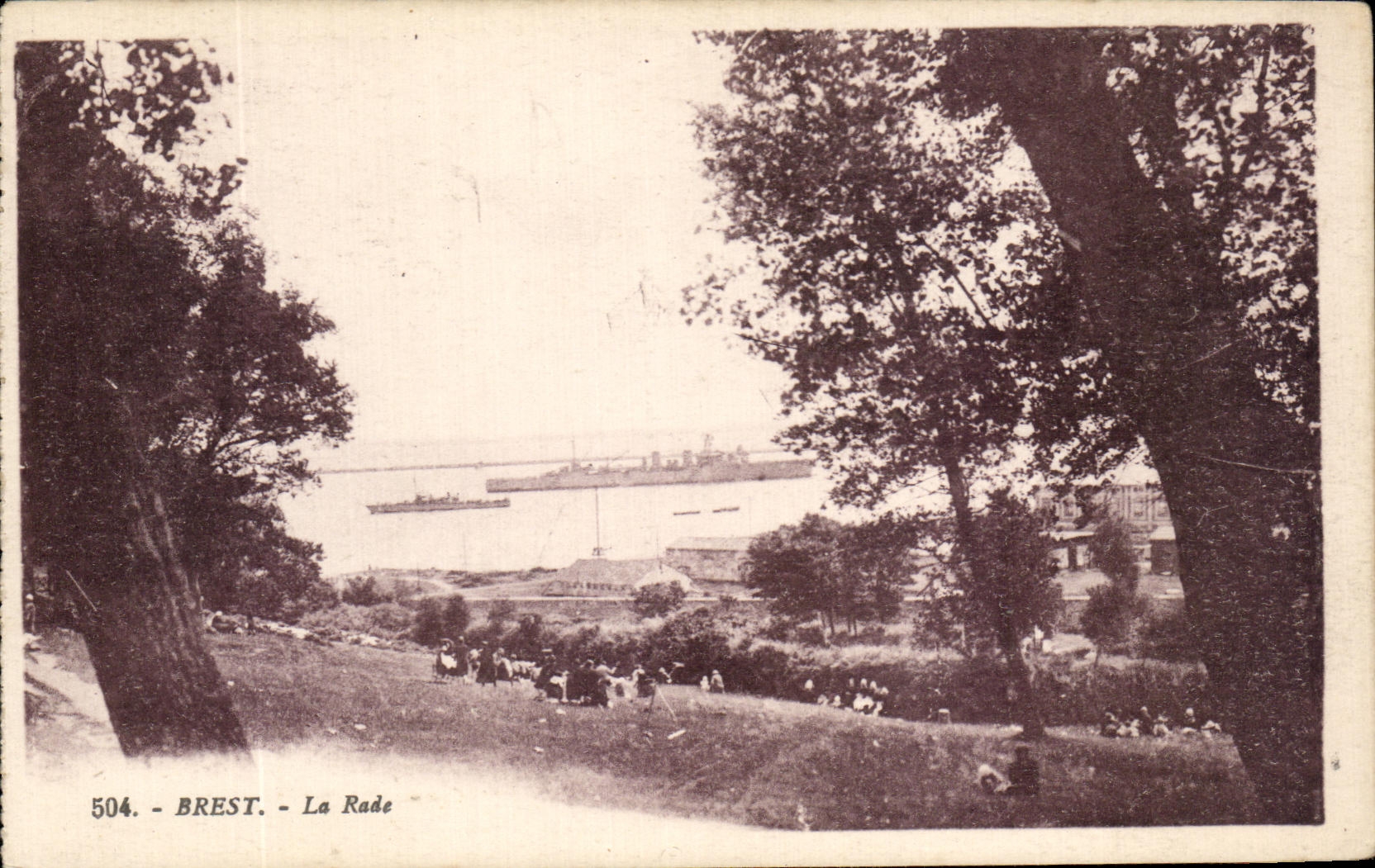 CPA Brest La Rade Bateau