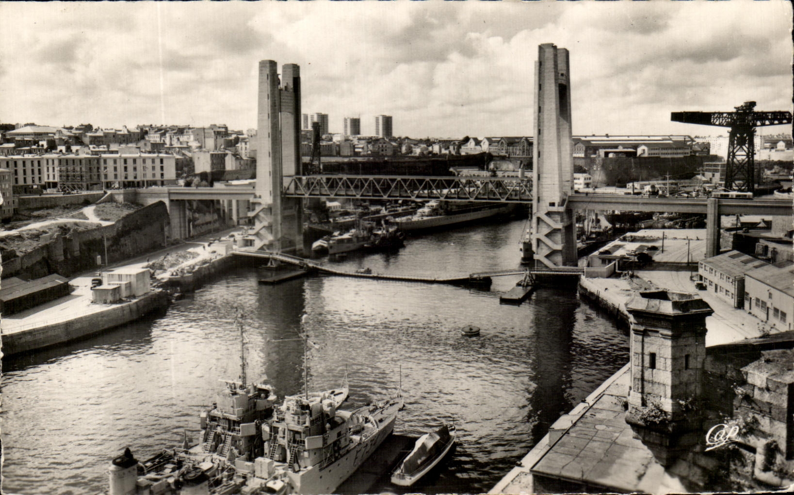 CPSM Brest Le Pont de Recouvrance Bateau
