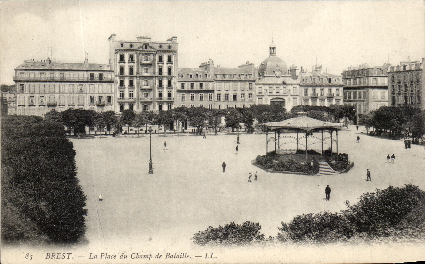 CPA Brest La Place du Champ De Bataille