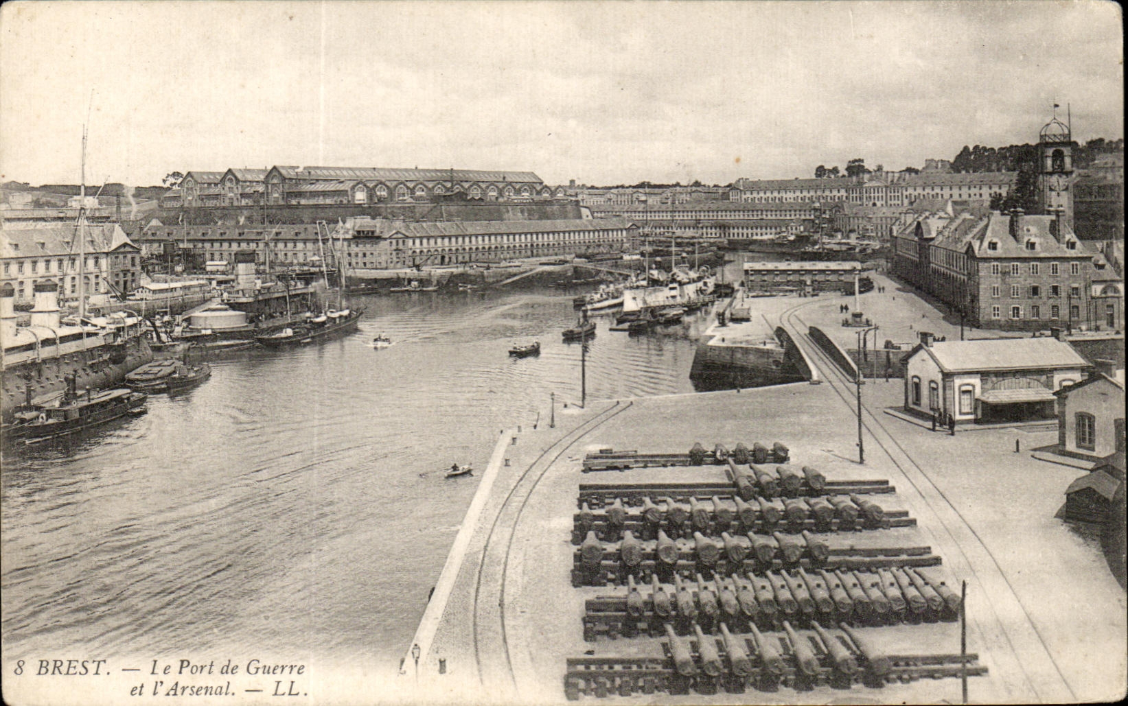 CPA Brest Le Port De Guerre Et L Arsenal Bateaux