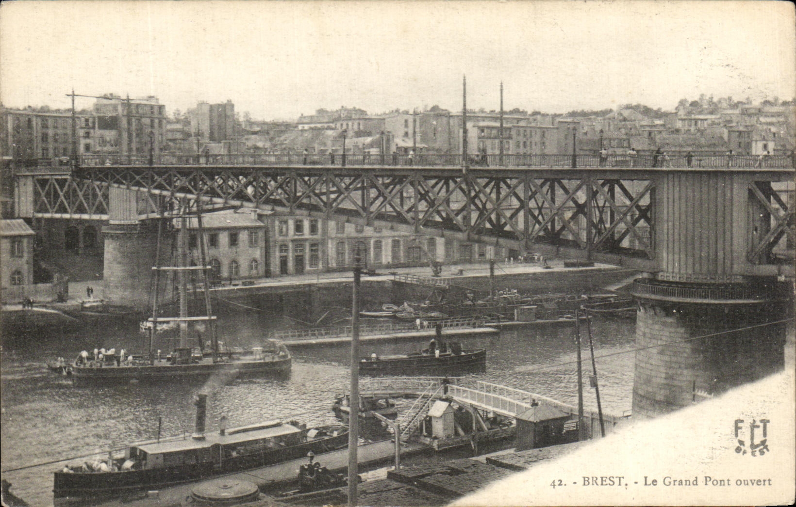 CPA Brest Le Grand Pont Ouvert Bateaux