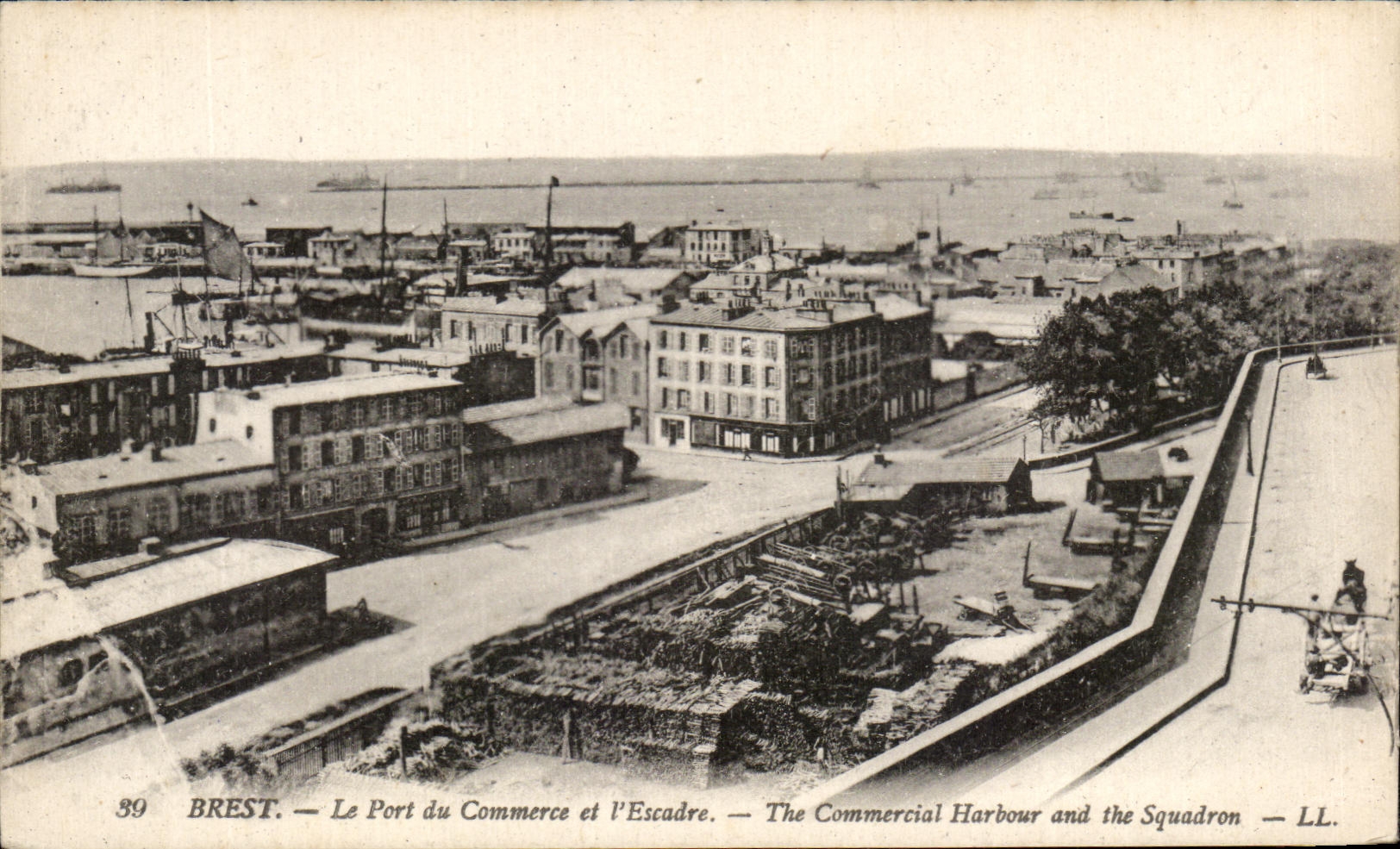 CPA Brest La Port du Commerce et l Escadre