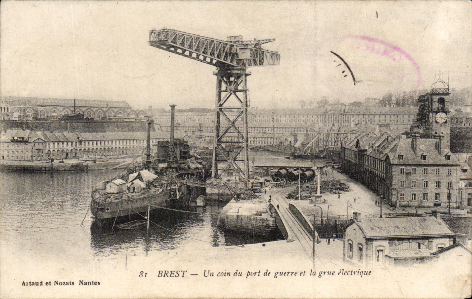 CPA Brest Un Coin Du port De Guerre et la Grue Electrique Bateau
